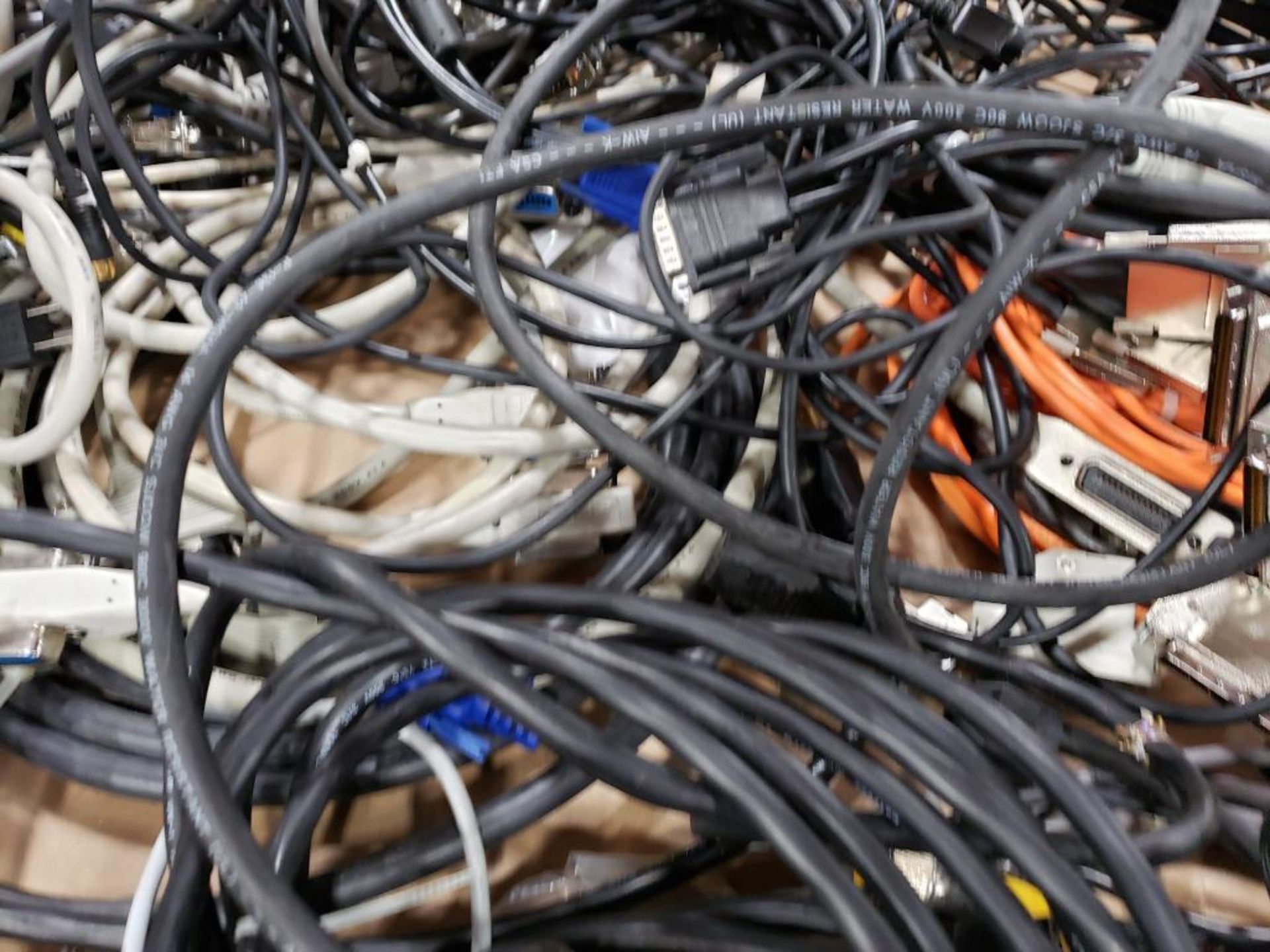 Large assortment of power and connection cordsets. - Image 10 of 10
