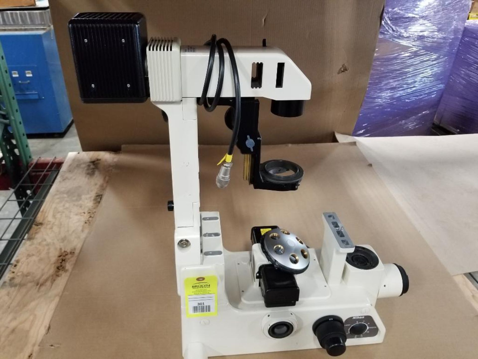 Nikon Diaphot 300 inverted fluorescent phase contrast microscope. S/N:310094