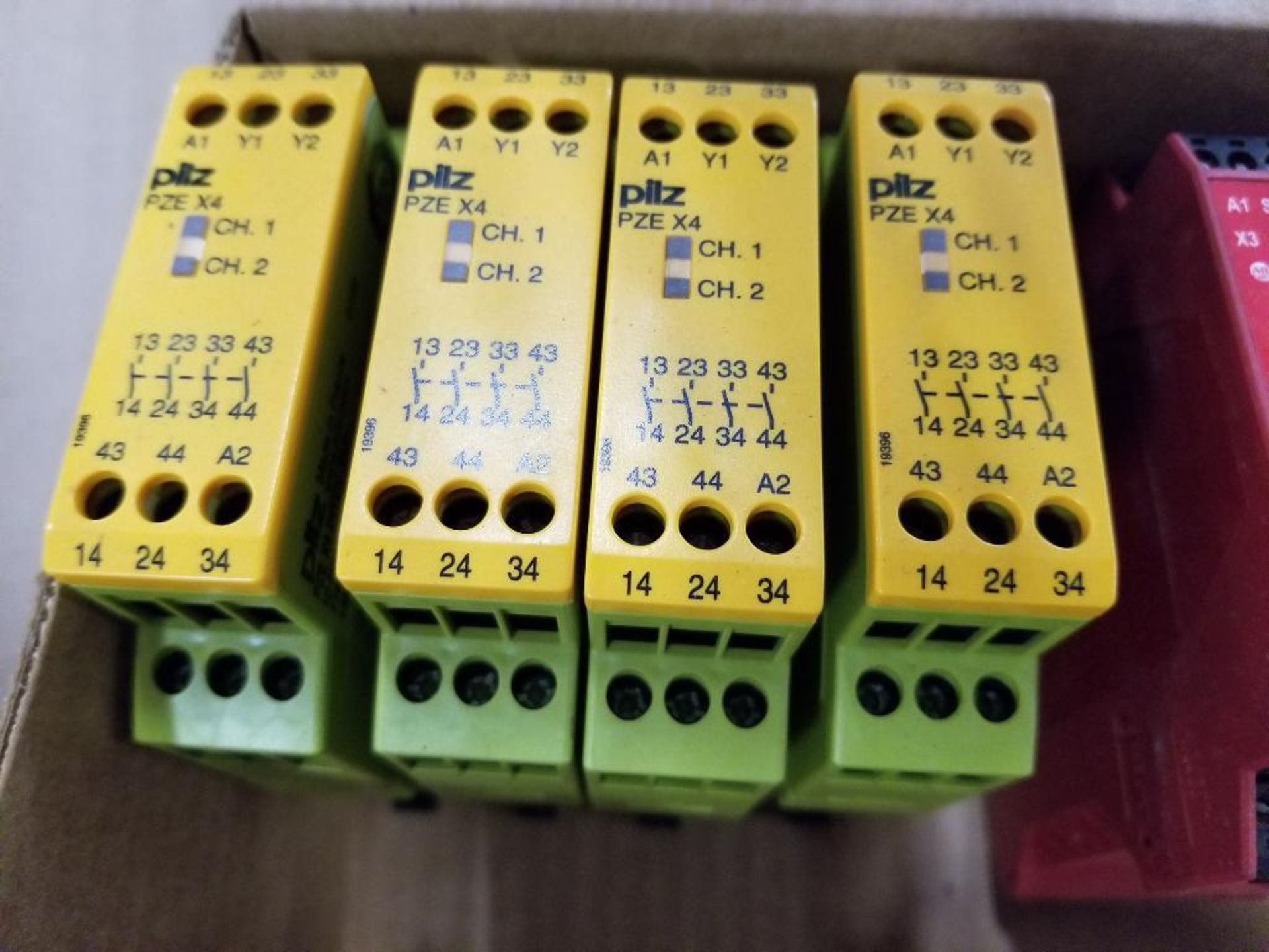 Assorted electrical relays. Allen Bradly, Turck, Pilz. - Image 13 of 14