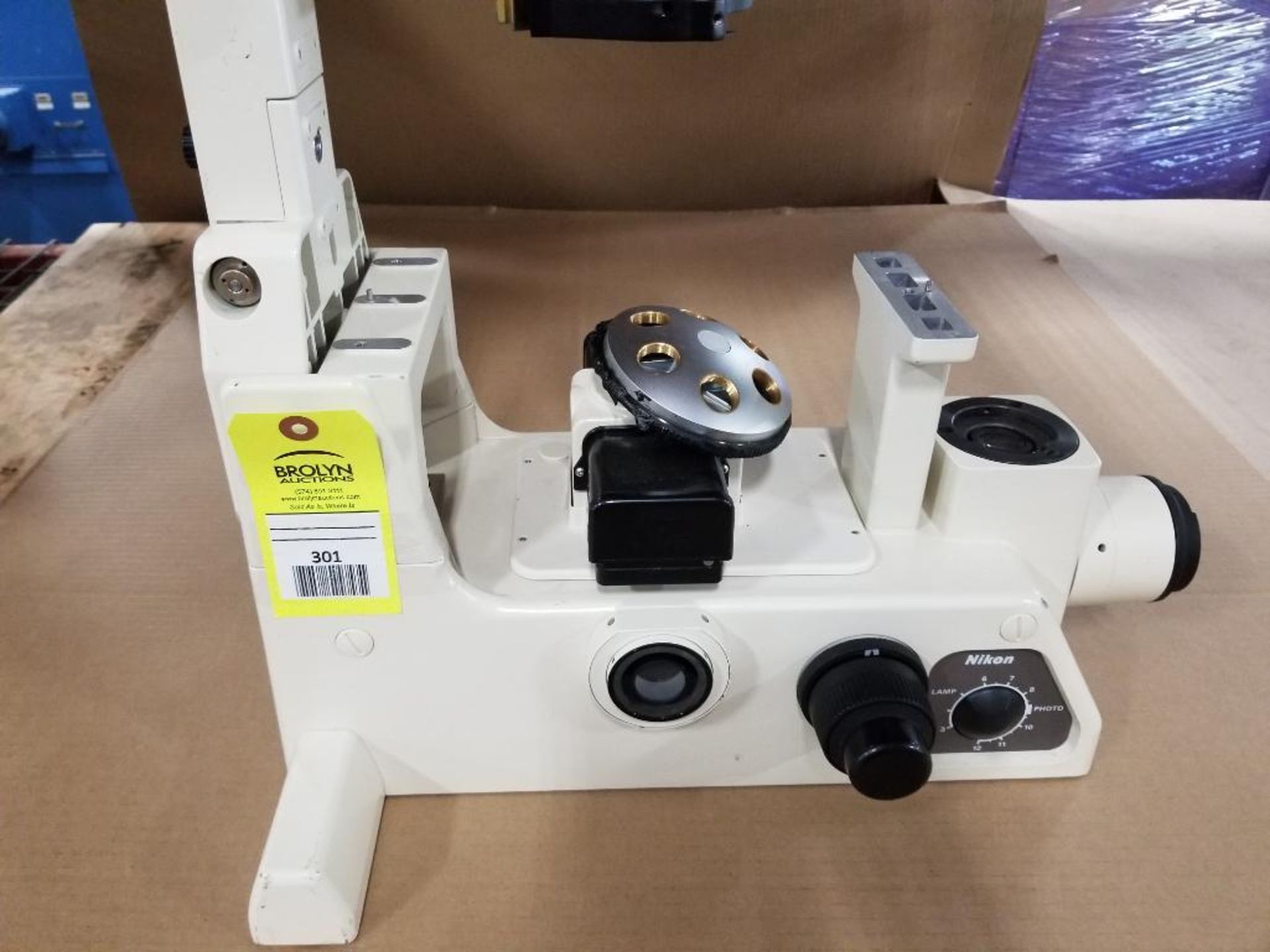 Nikon Diaphot 300 inverted fluorescent phase contrast microscope. S/N:310094 - Image 2 of 11