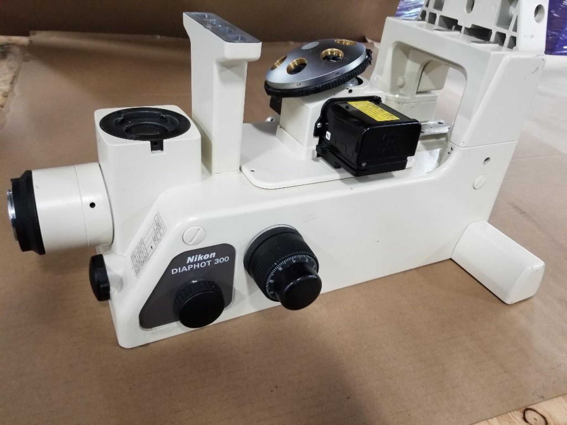 Nikon Diaphot 300 inverted fluorescent phase contrast microscope. S/N:310094 - Image 9 of 11