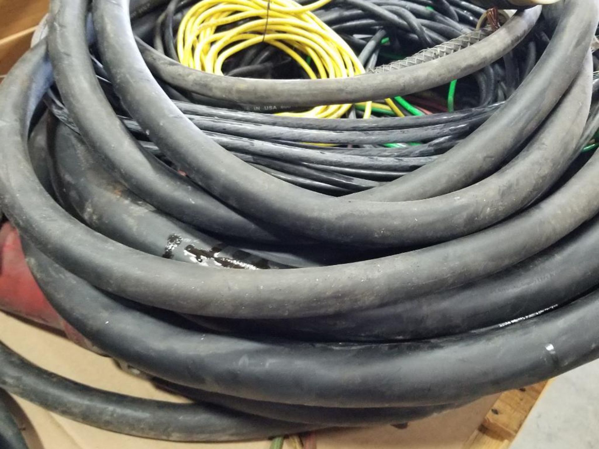 Stack of assorted electrical wiring. - Image 4 of 6