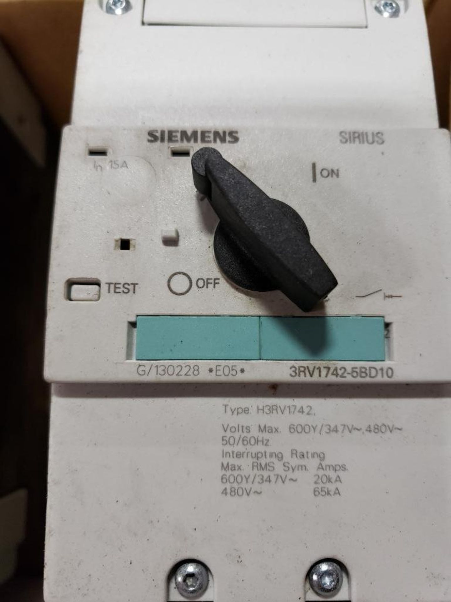 Qty 4 - Siemens 3RV1742-5ED10 circuit breaker. - Image 3 of 4