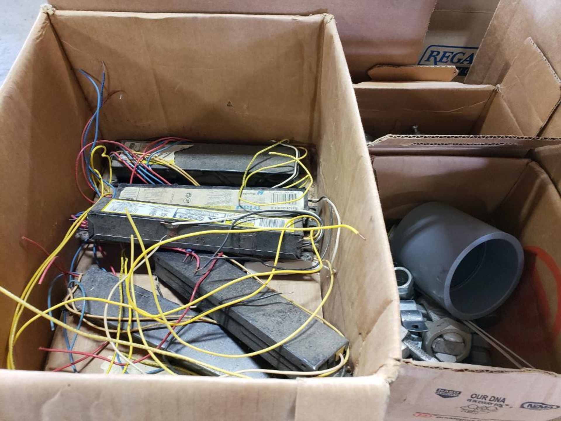 Pallet of assorted electrical hardware and construction equipment. - Image 2 of 11