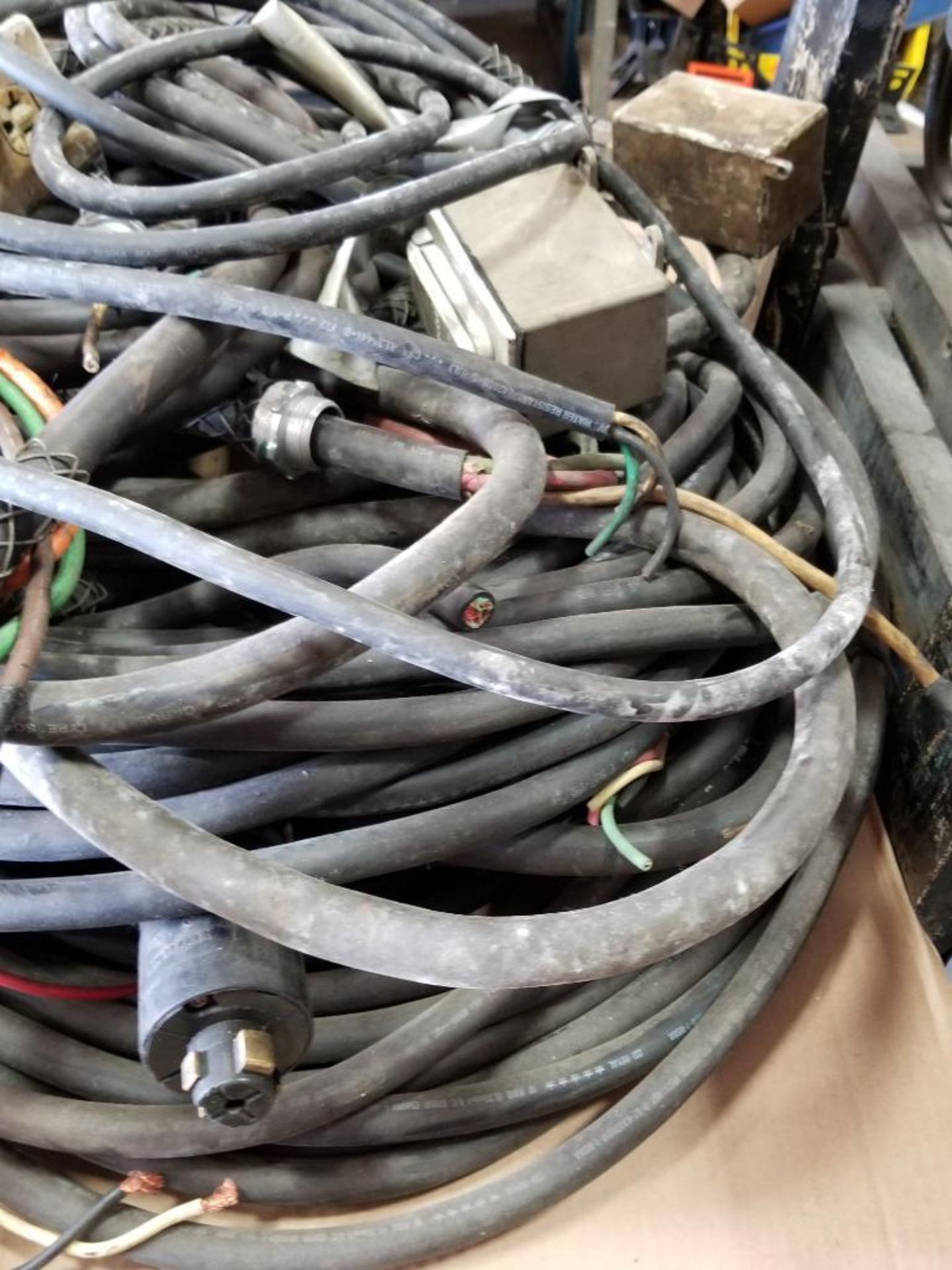 Stack of assorted electrical wiring. - Image 6 of 7