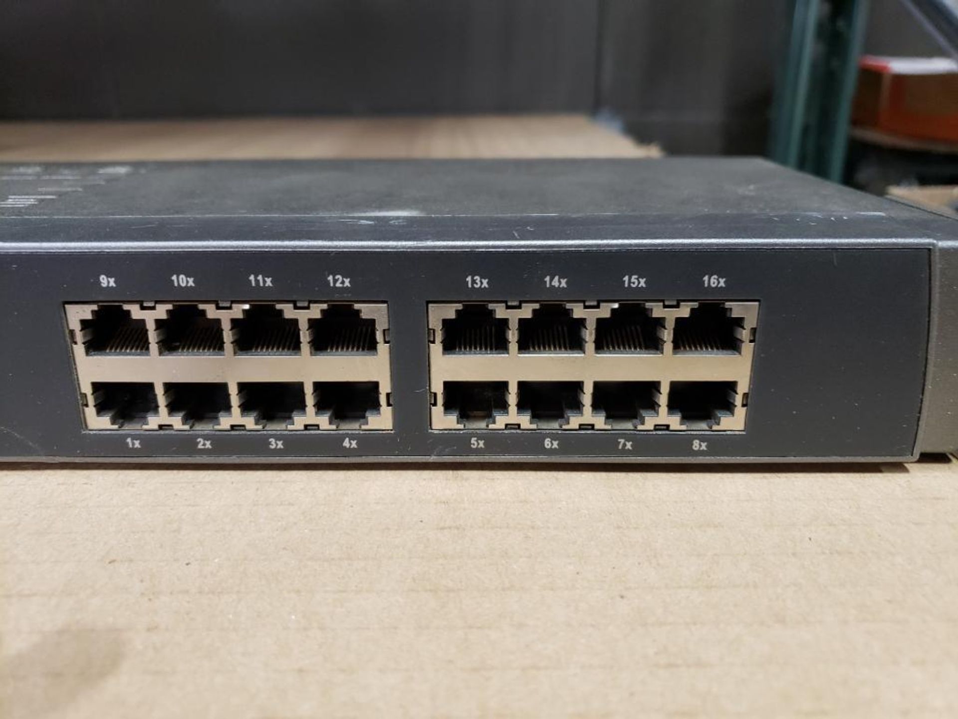 Level One FSW-1610TX 16-Port 10/100Mbps fast ethernet switch. - Image 3 of 5