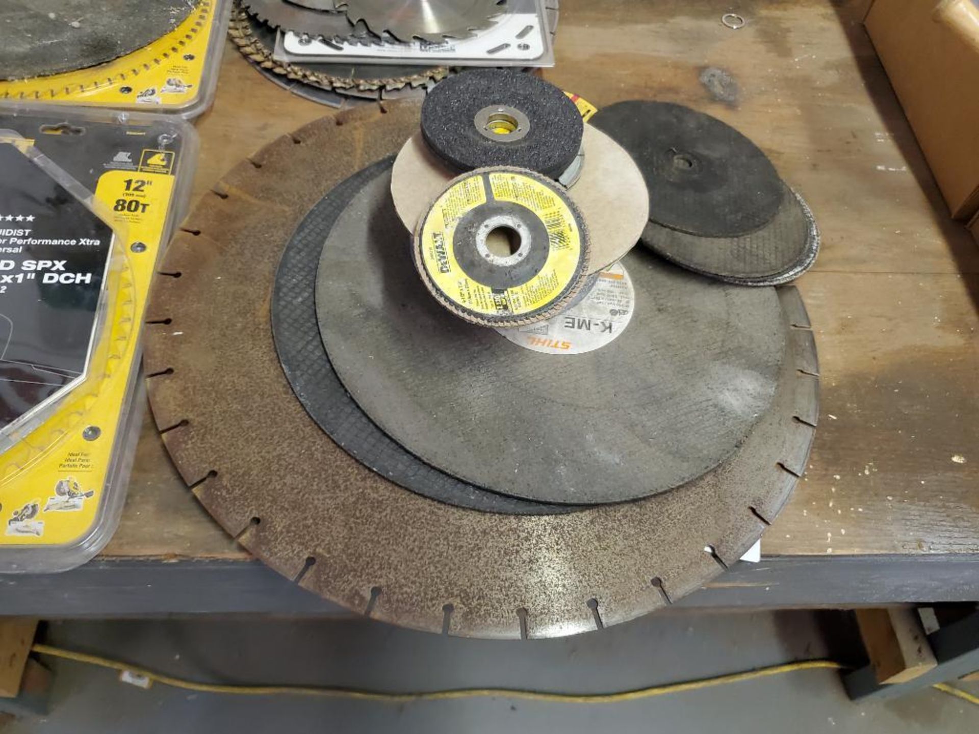 Large assortment of saw blades. - Image 8 of 11
