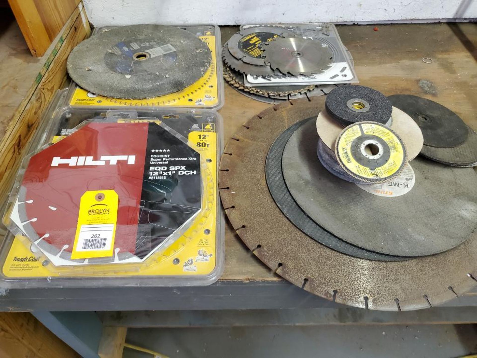 Large assortment of saw blades. - Image 11 of 11