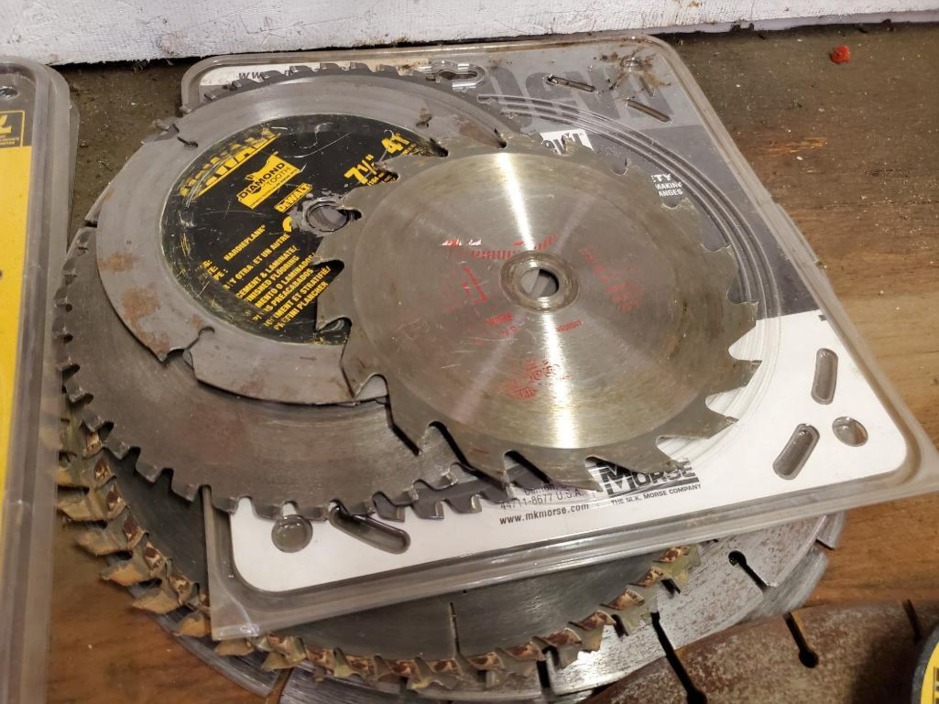 Large assortment of saw blades. - Image 7 of 11