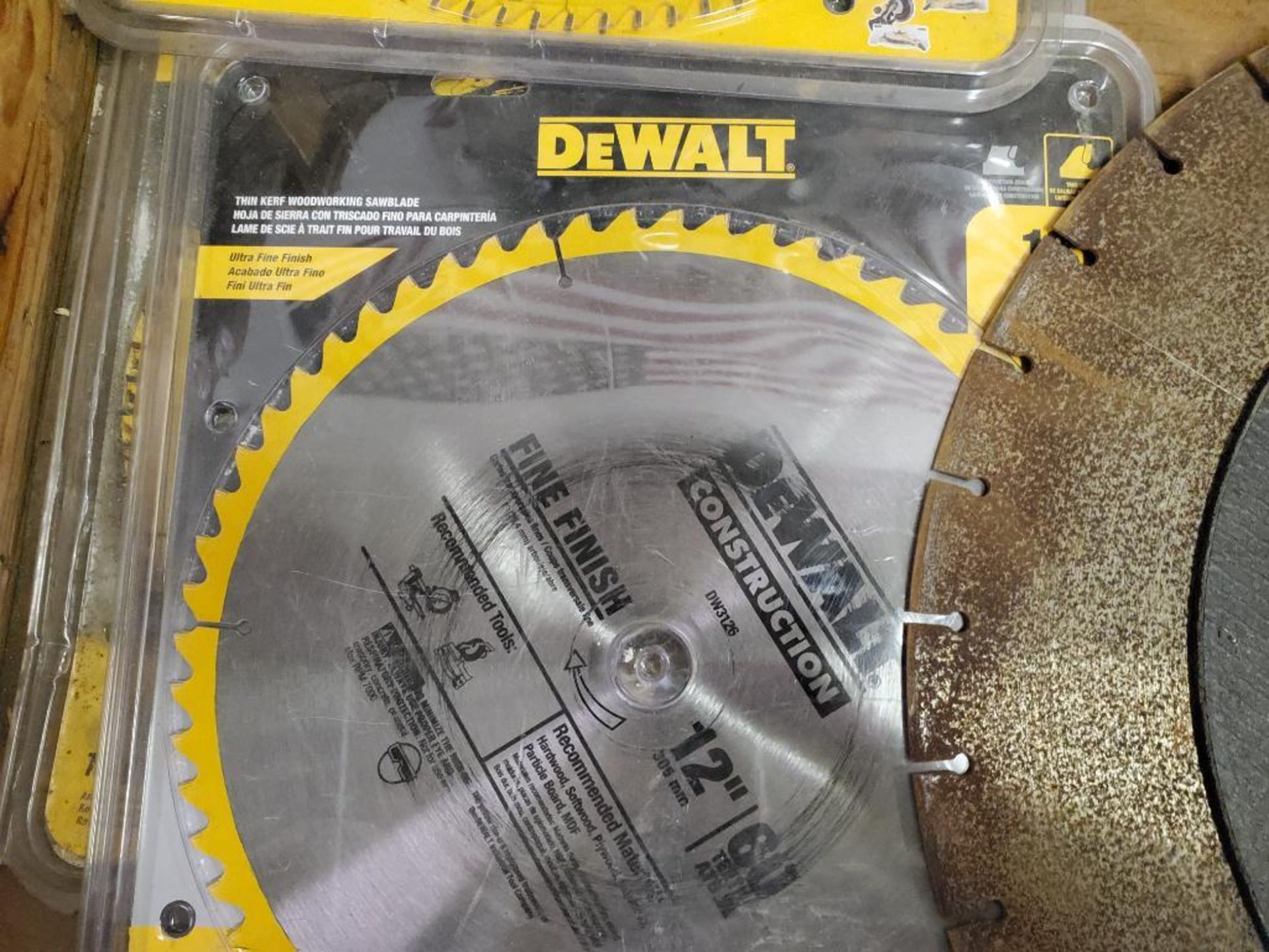 Large assortment of saw blades. - Image 3 of 11