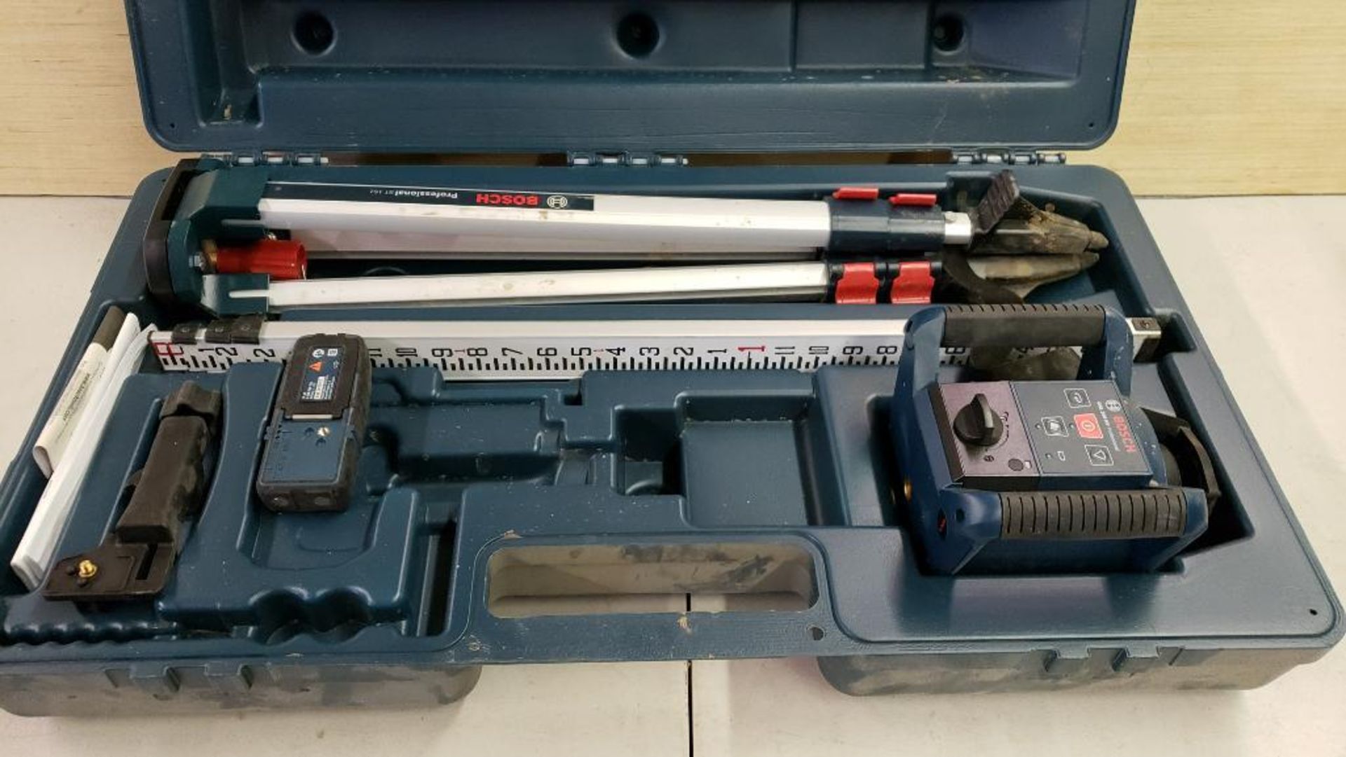 Bosch GRL 250 HV Professional rotarty laser kit.