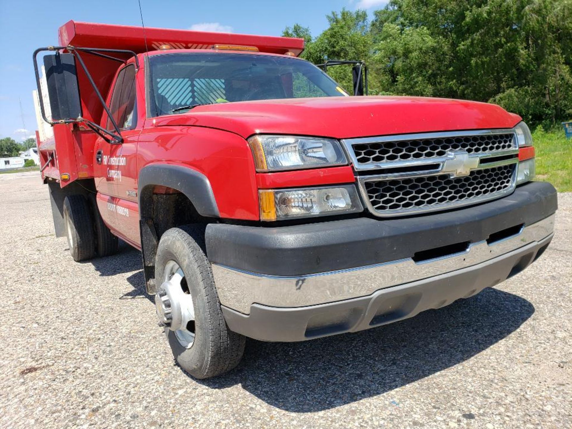 2005 Chevrolet C3500 8ft dump truck. 6.0 gas engine. VIN #: 1GBJC34U05E112256 - Image 23 of 58