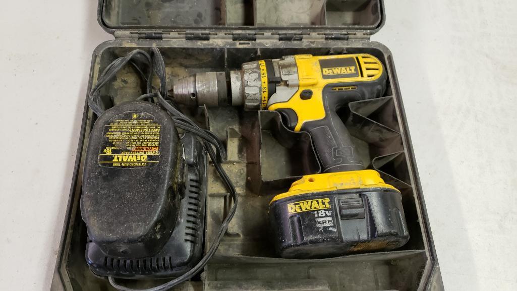 Image of DeWalt DC927 cordless drill on DeWalt website