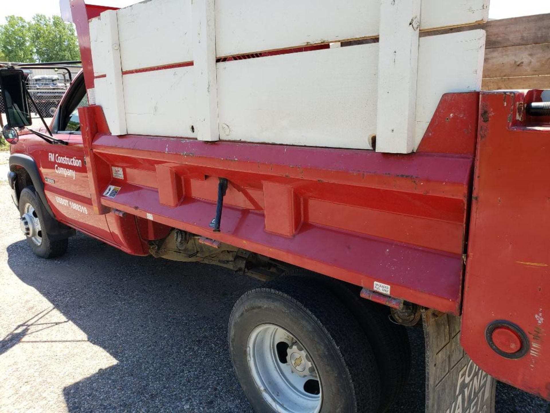 2005 Chevrolet C3500 8ft dump truck. 6.0 gas engine. VIN #: 1GBJC34U05E112256 - Image 16 of 58