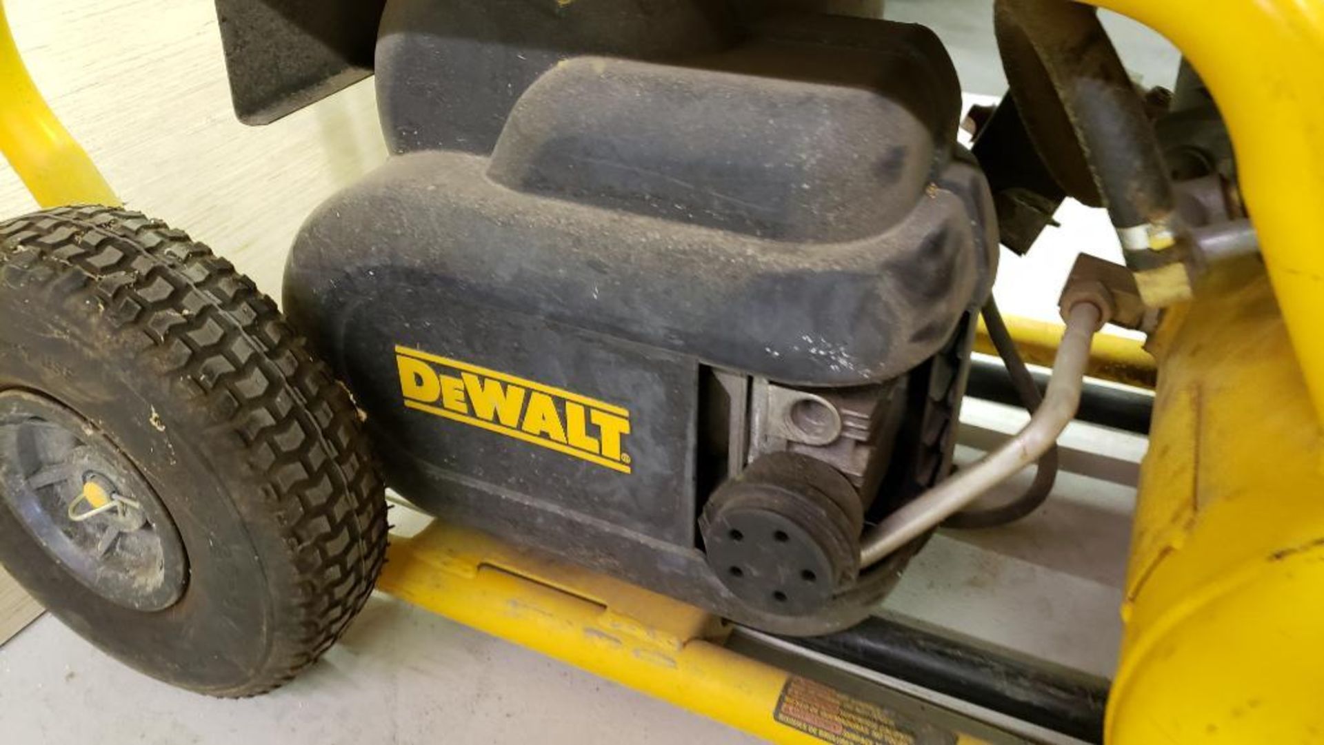 DeWalt D55146 electric 4.5 gal wheeled portable compressor. - Image 4 of 7