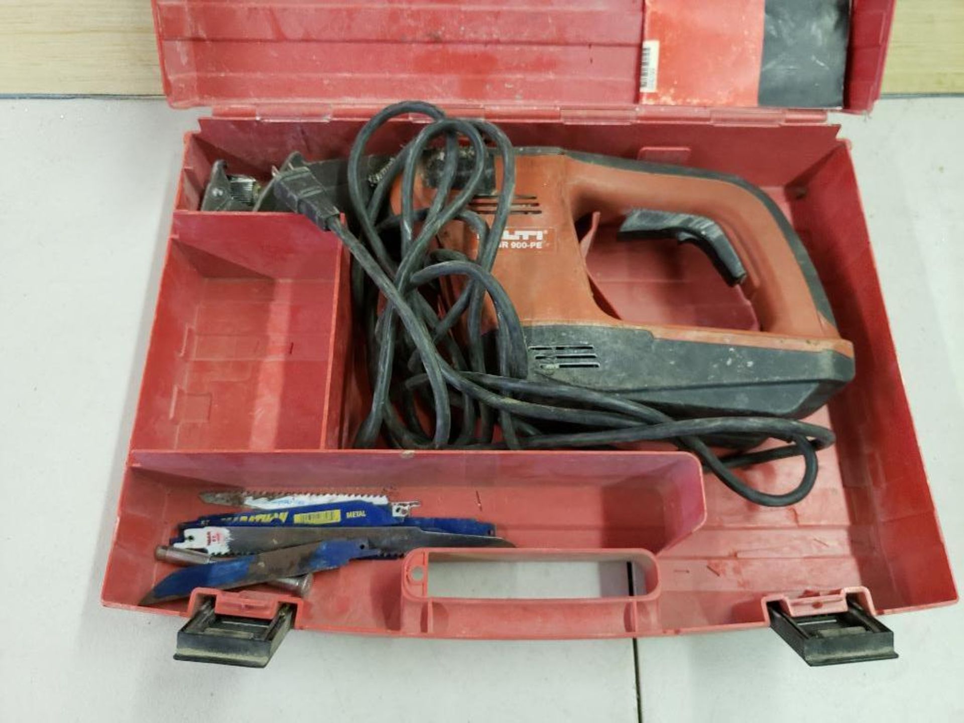 Hilti WSR900-PE cordless reciprocating saw. - Image 9 of 9