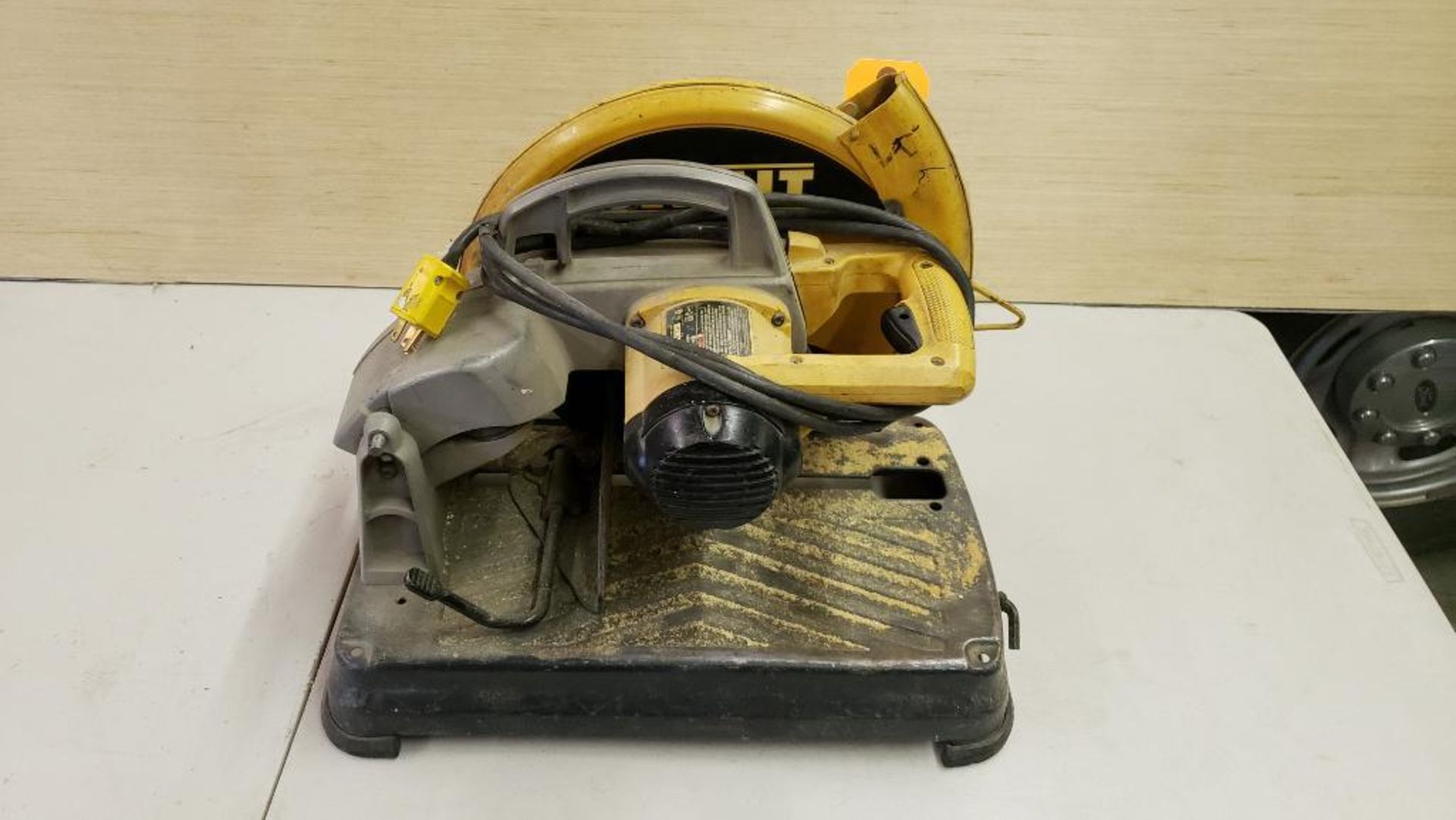 DeWalt DW871 14" Chop saw. - Image 4 of 5