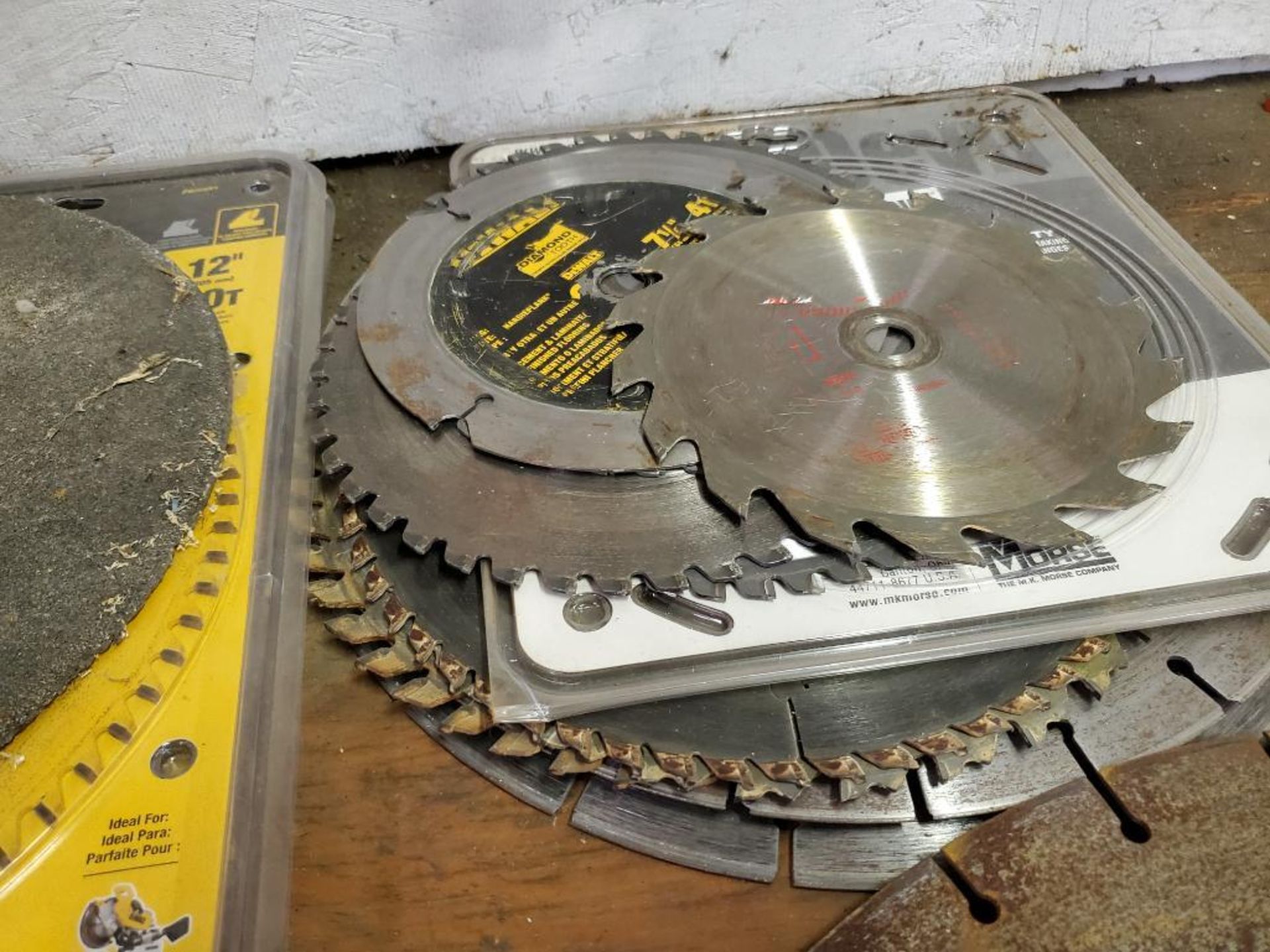 Large assortment of saw blades. - Image 10 of 11