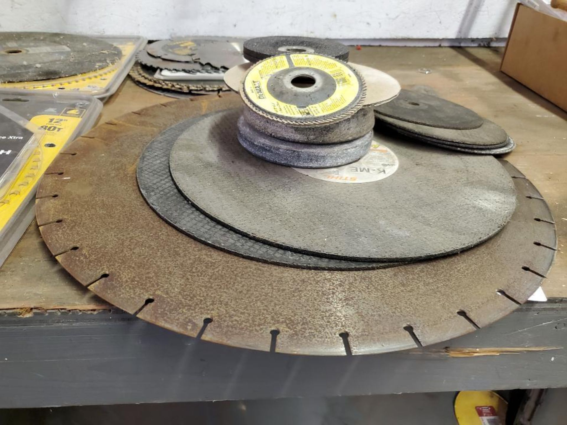 Large assortment of saw blades. - Image 9 of 11