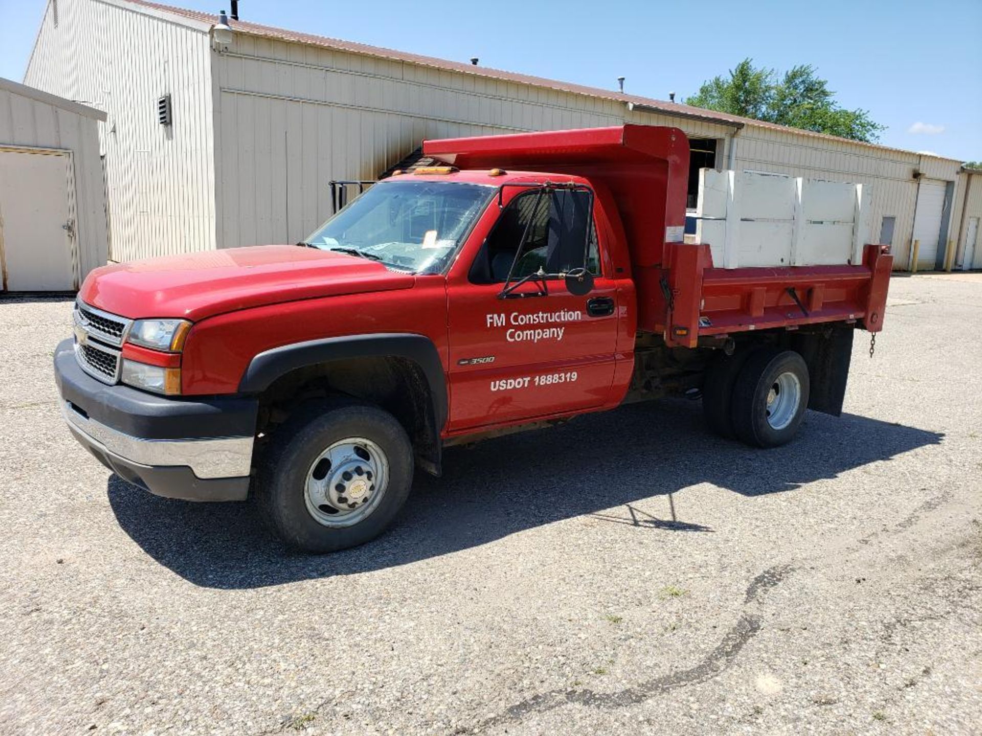 2005 Chevrolet C3500 8ft dump truck. 6.0 gas engine. VIN #: 1GBJC34U05E112256