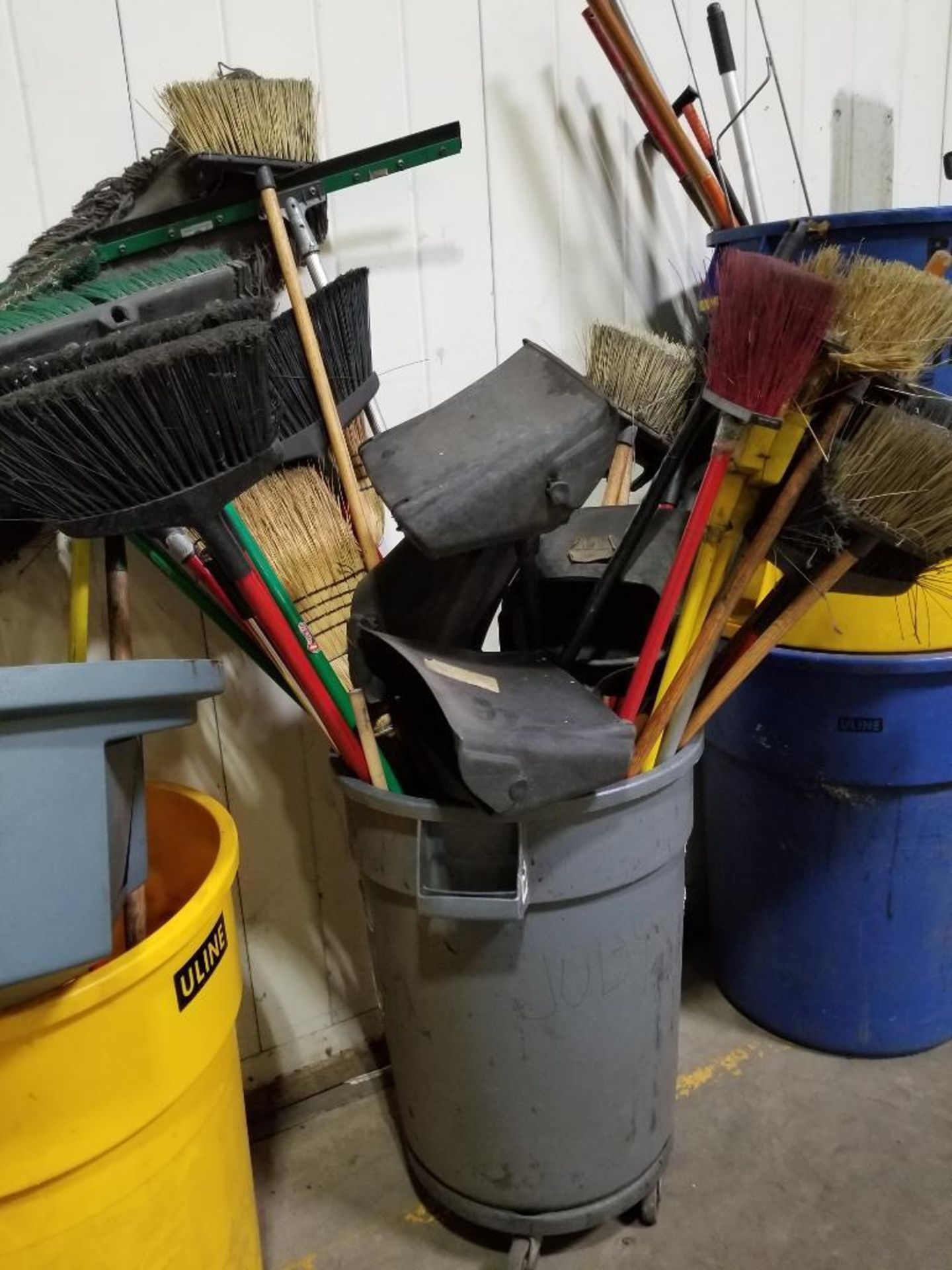 Large qty of trash cans and brooms. - Image 3 of 9