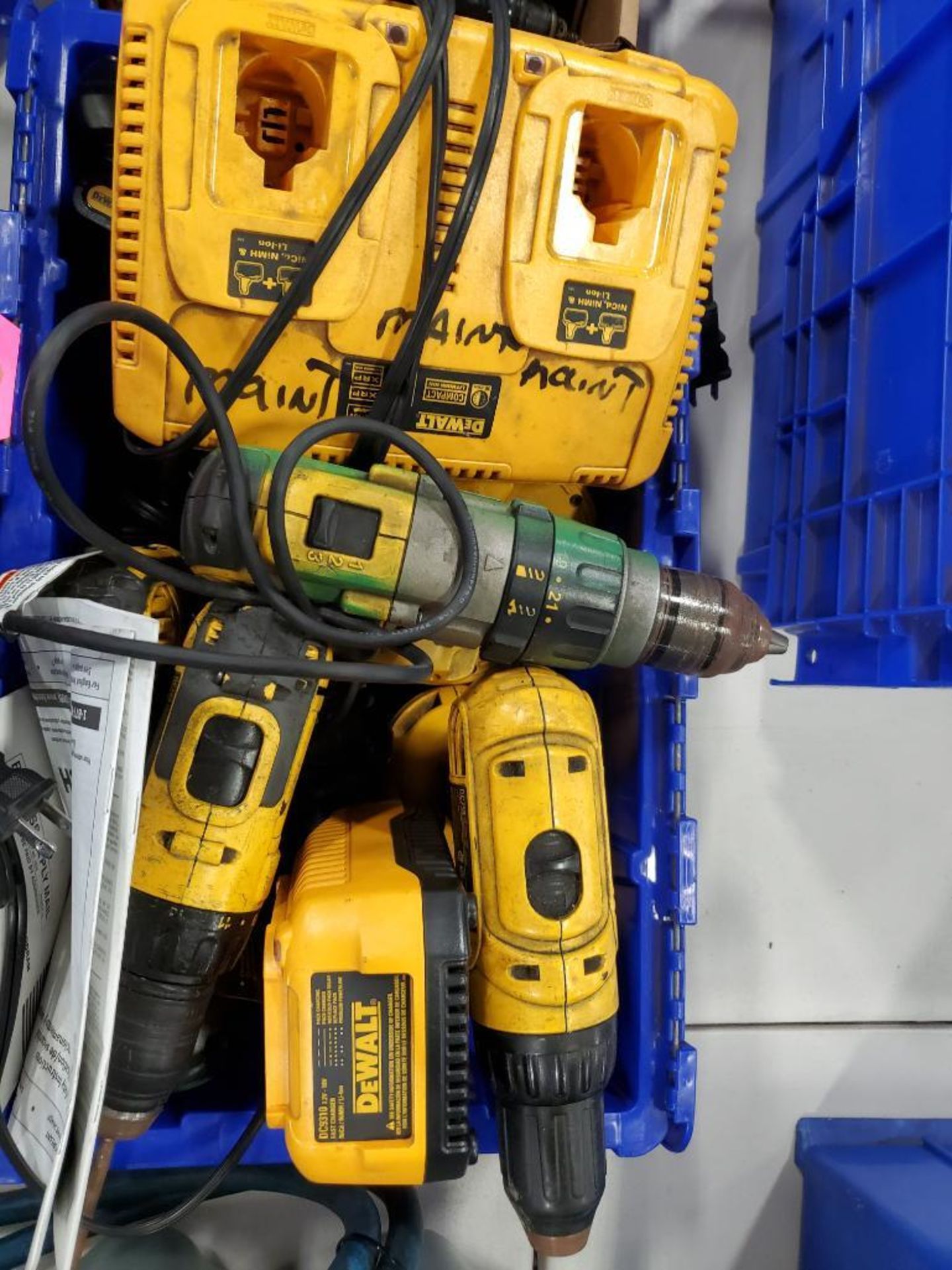 Assorted power tool batteries, chargers, and drills. DeWalt. - Image 3 of 6