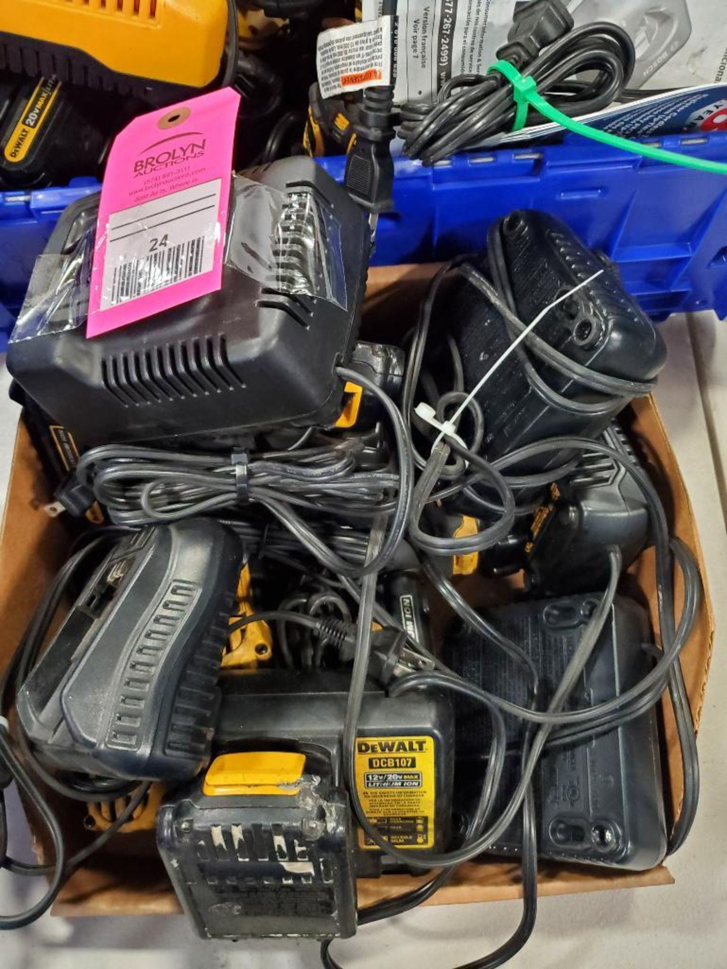 Assorted power tool batteries, chargers, and drills. DeWalt. - Image 2 of 6