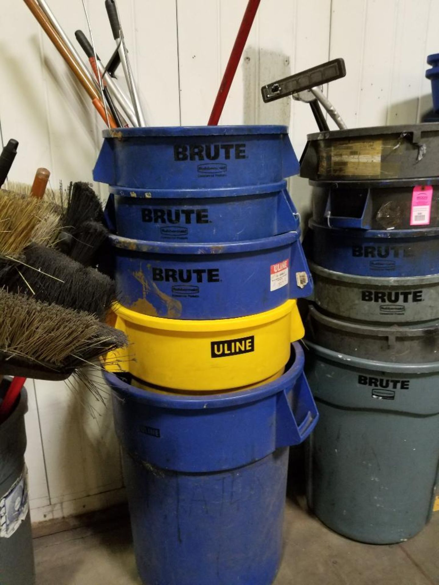 Large qty of trash cans and brooms. - Image 4 of 9