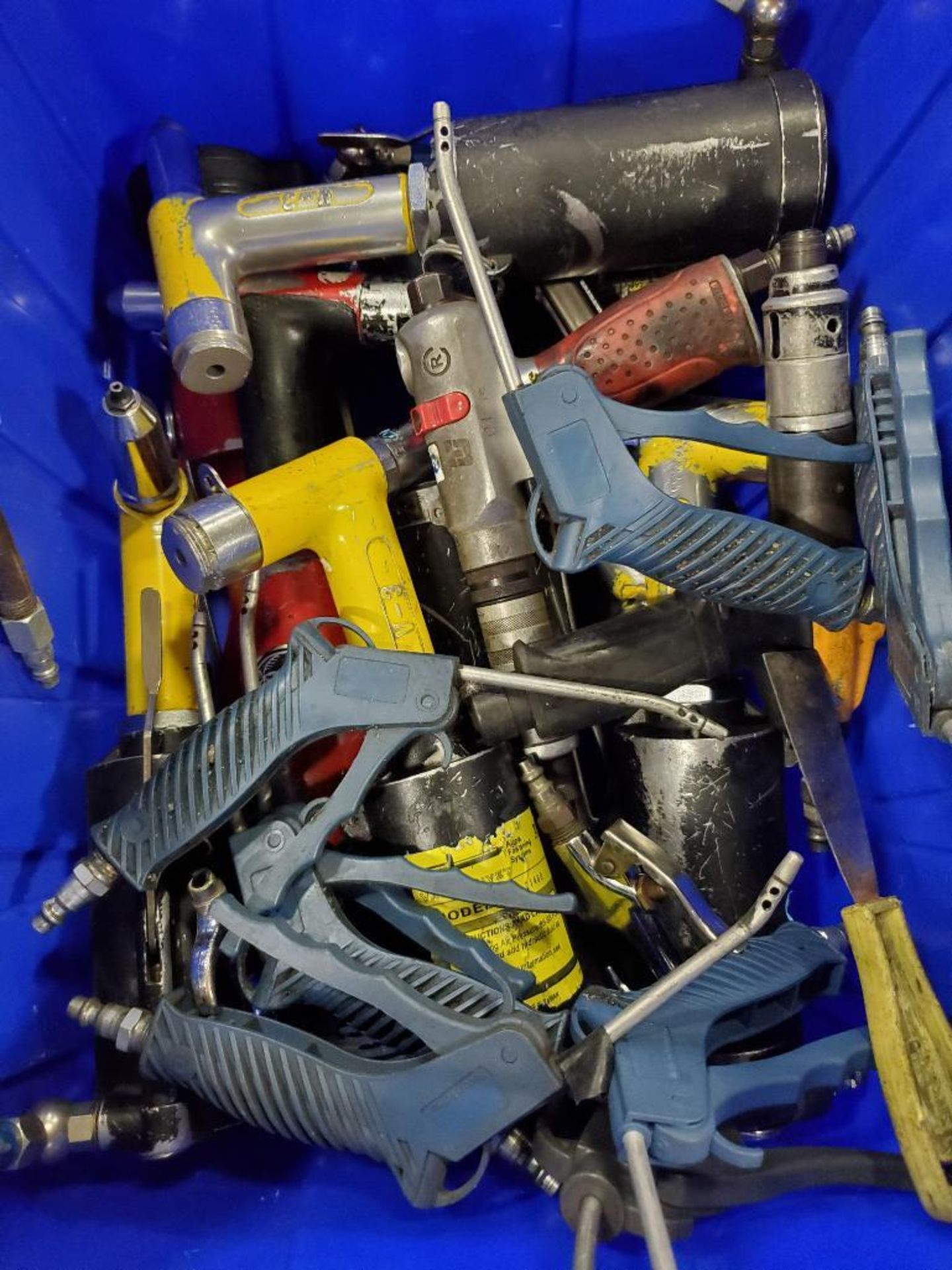 Assorted air tools. Drivers, applicators. - Image 3 of 4