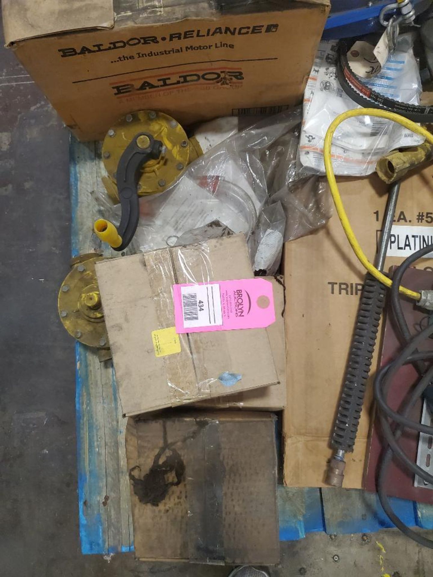 Pallet of assorted equipment. Tool balancers, scanners, air line equipment. - Image 2 of 6