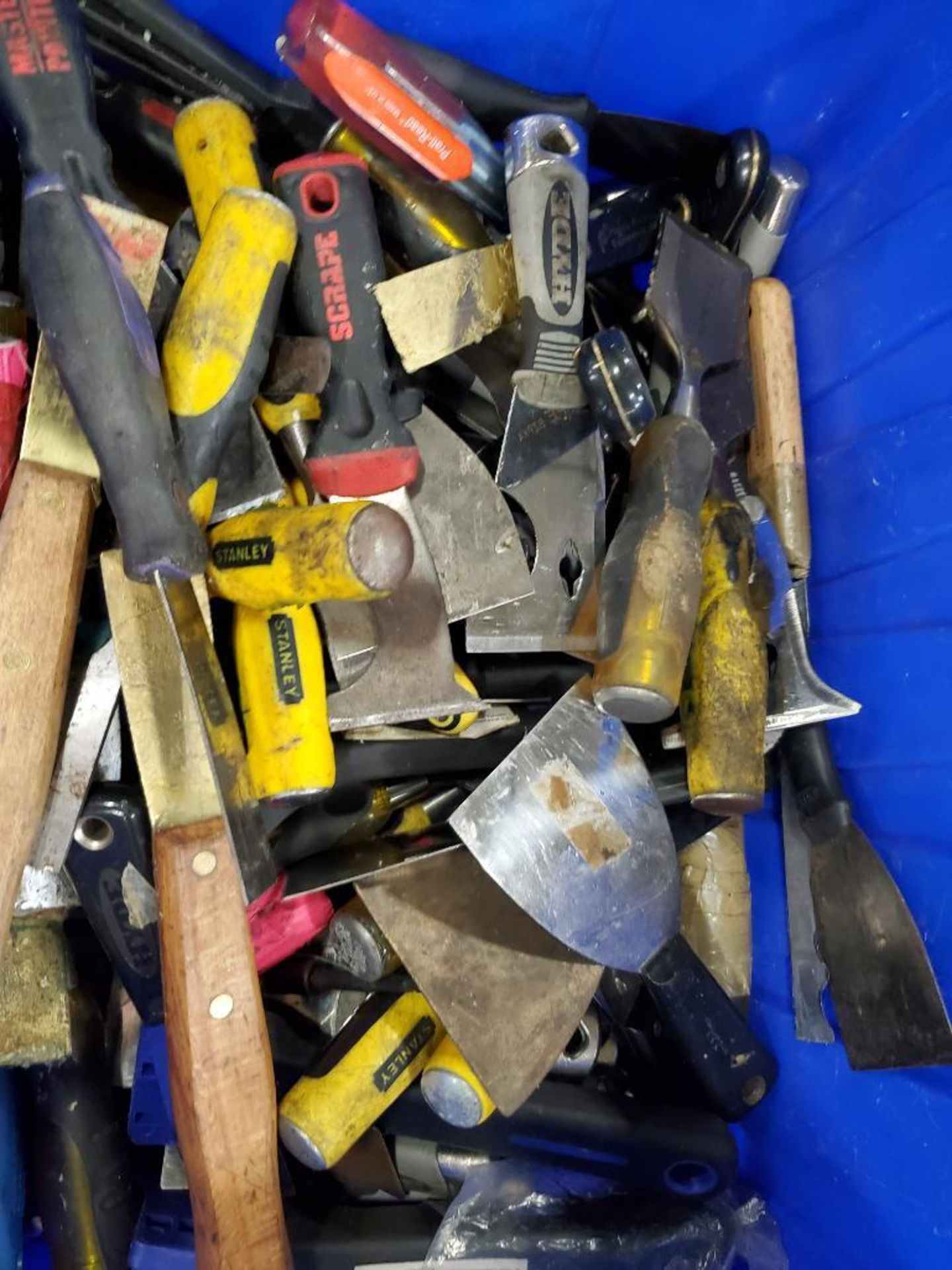 Assorted hand tools. Putty knifes / scrappers, cutters, breakers. - Image 3 of 6