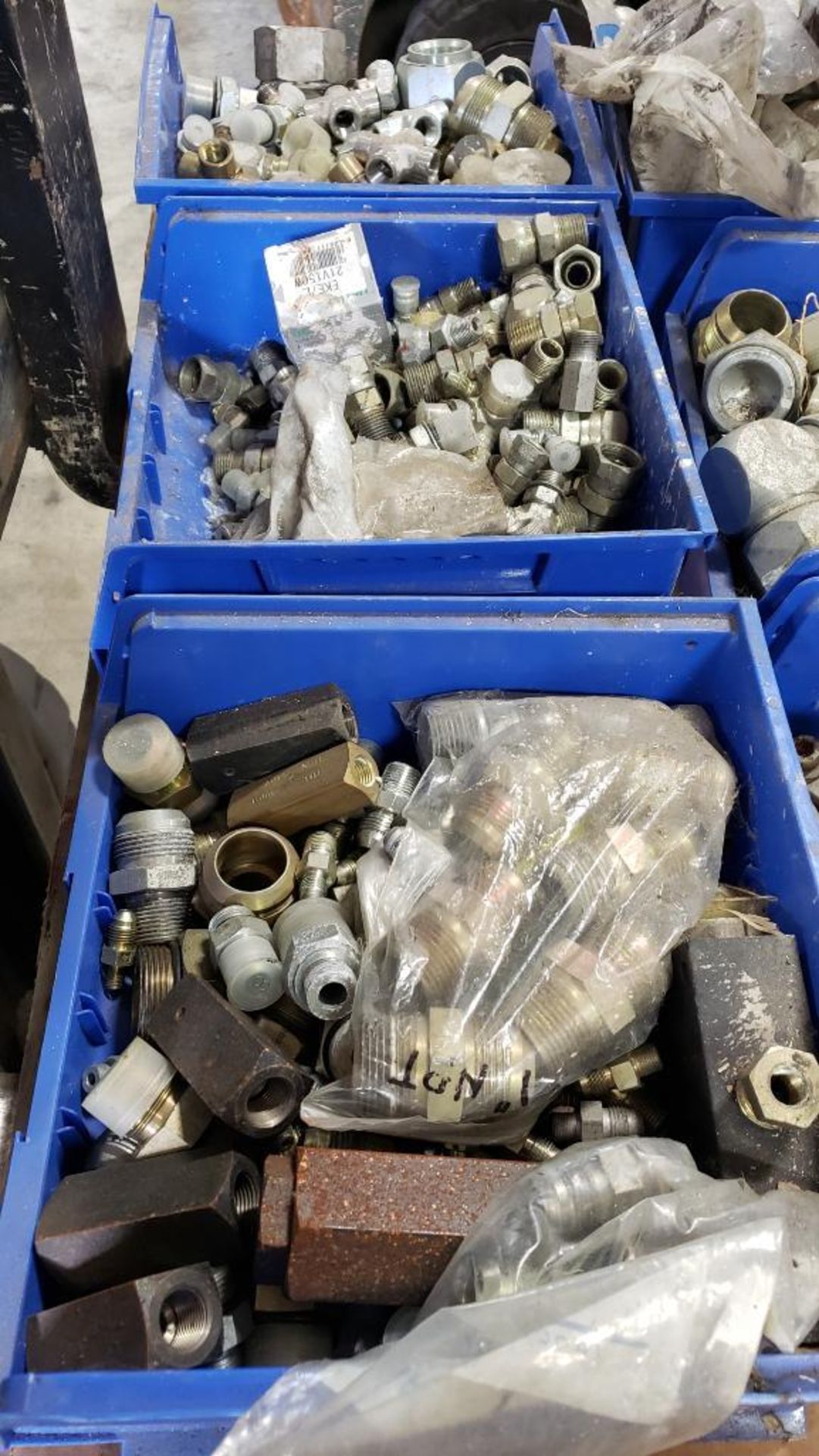 Pallet of assorted hardware and fittings. - Image 2 of 9