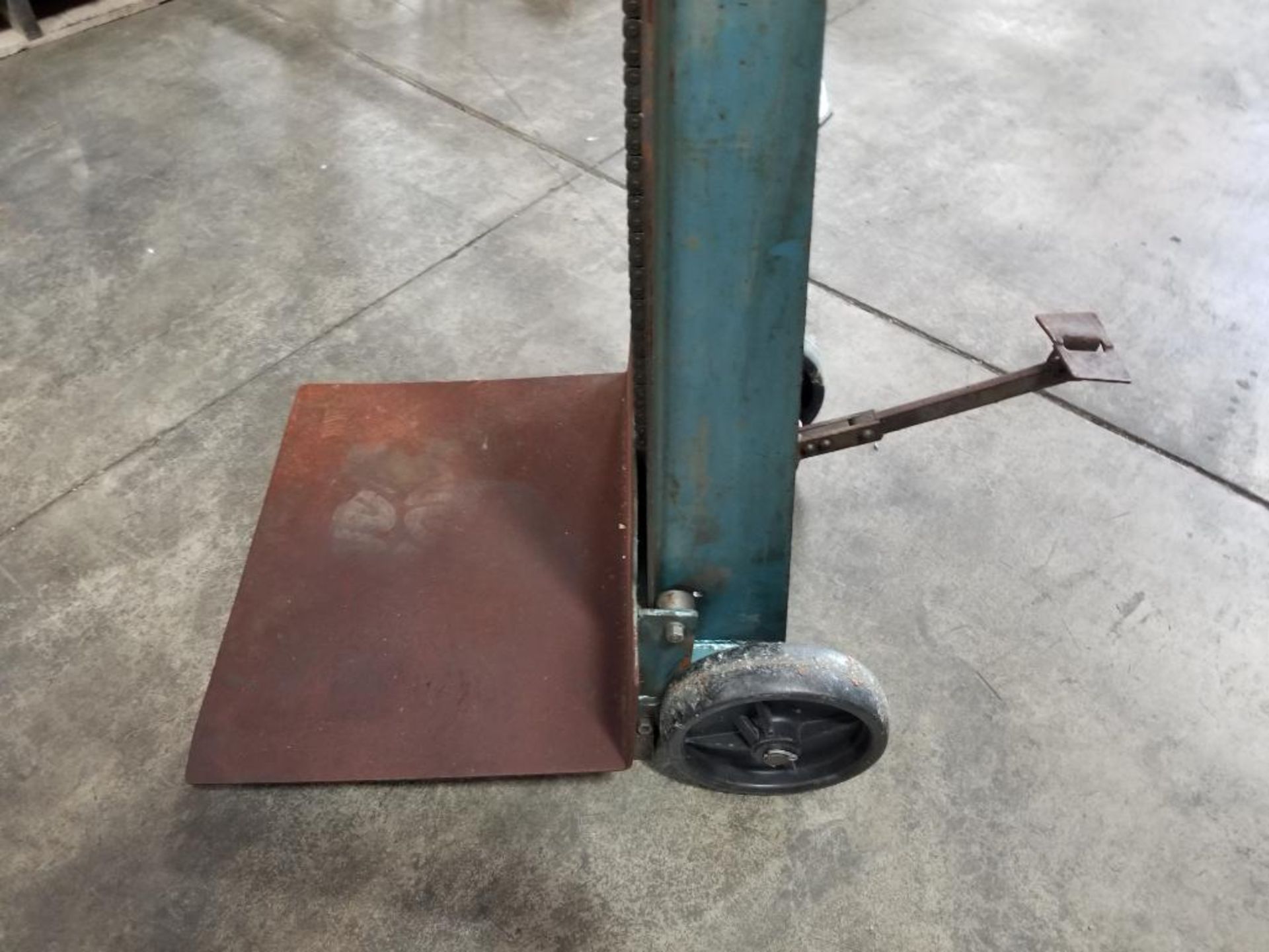 Hercules stacker hand truck die lift. 750 LBS Lift Cap. - Image 2 of 6