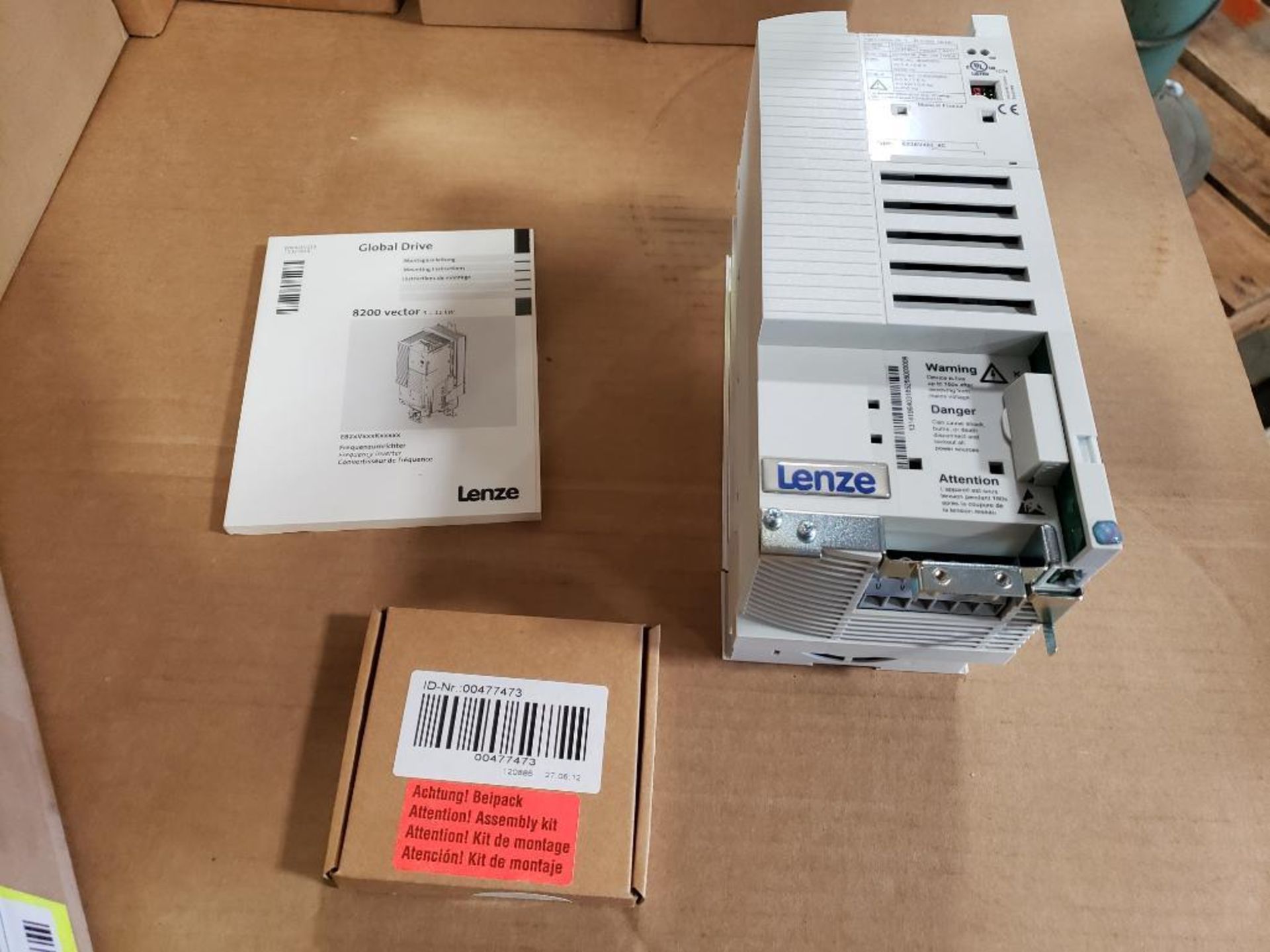 Lenze frequency inverter 13141964. 8200 vector, 3PH, 400V, 4.0kW.