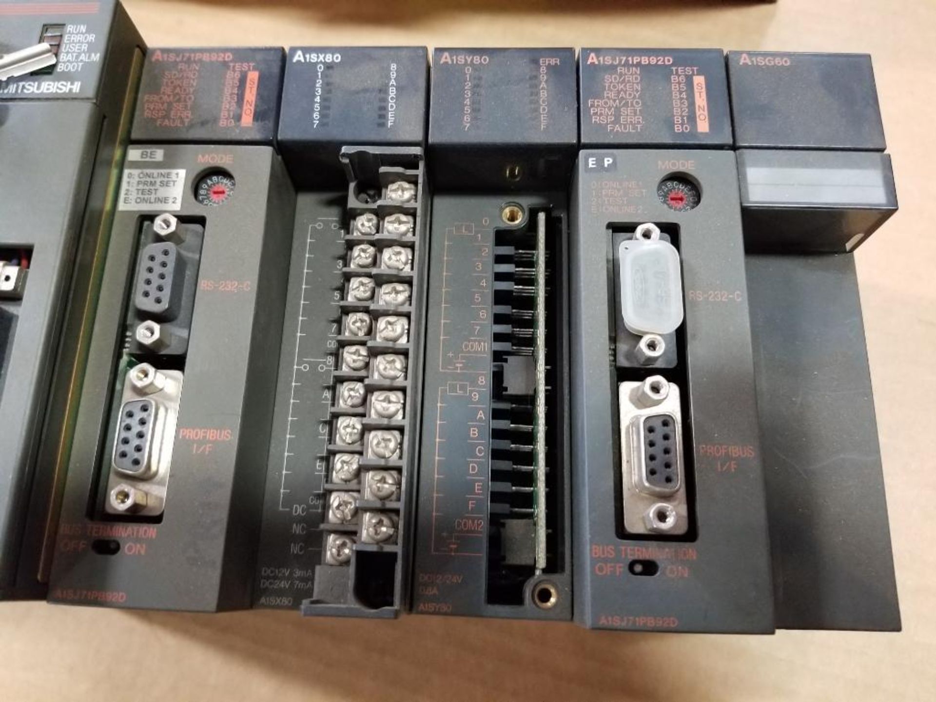 Mitsubishi programmable controller rack. Keyed CPU Unit, Input, Output, Bus Terminal modules. - Image 10 of 10