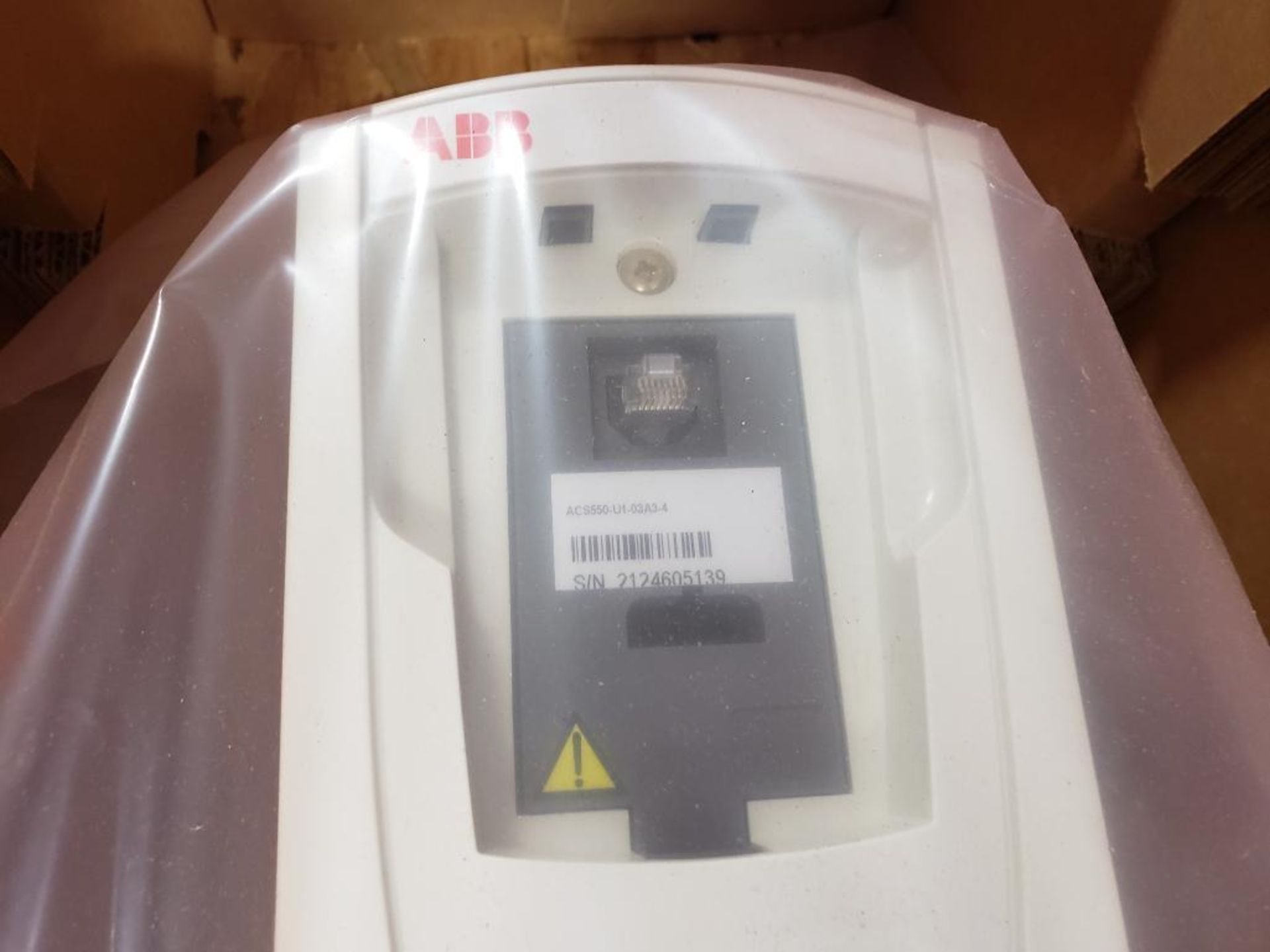 ABB ACS550-U1-03A3-4 wall mount drive. 1.5HP, 1.1kW, 280-480V. New in box. - Image 5 of 11