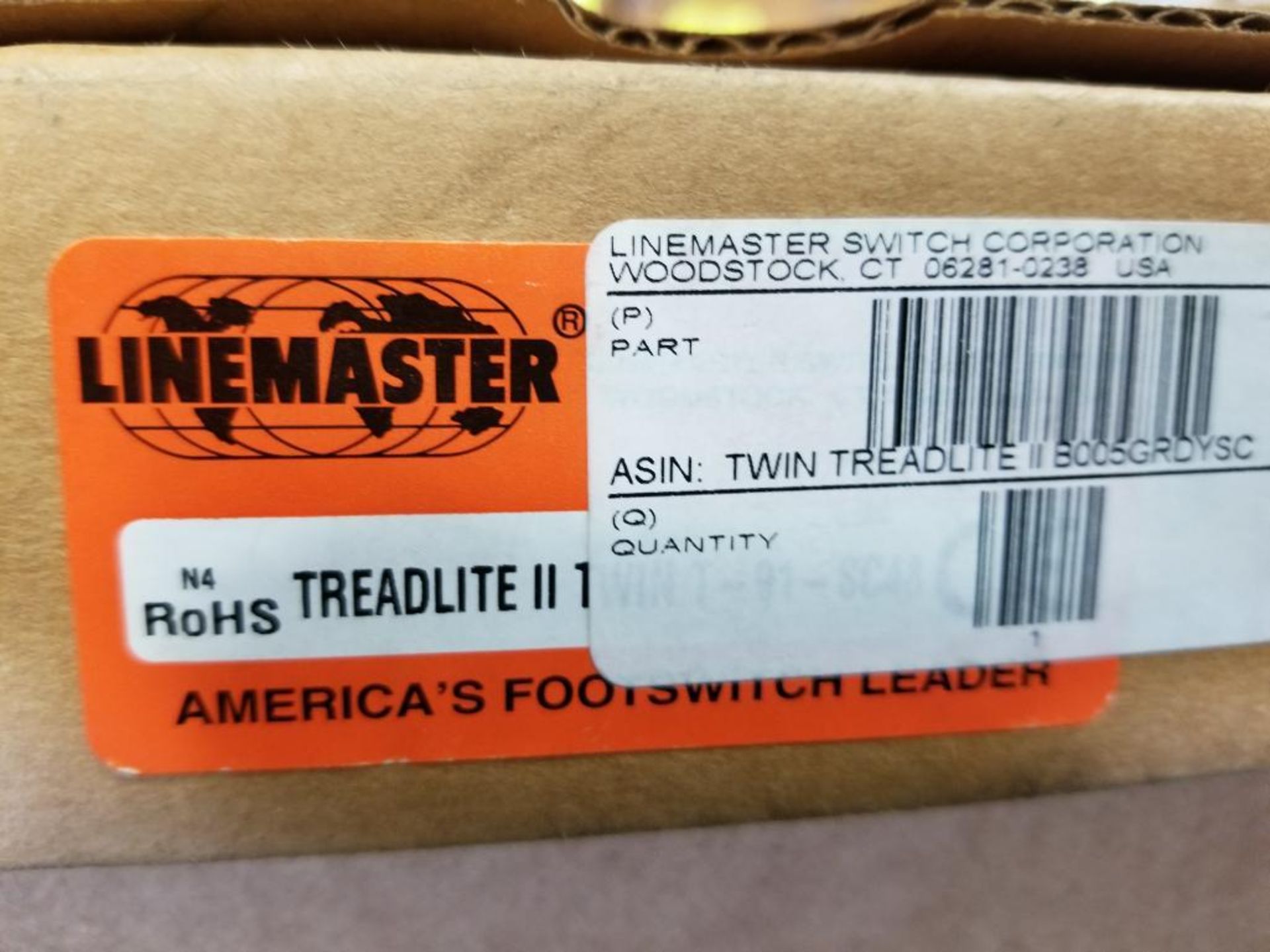 Linemaster Twin treadlite II foot switch. New in box. - Image 2 of 3