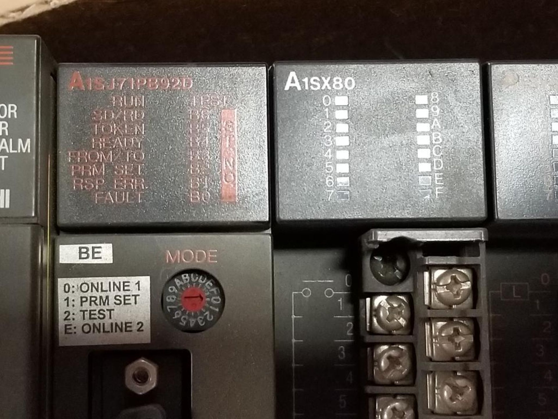 Mitsubishi programmable controller rack. Keyed CPU Unit, Input, Output, Bus Terminal modules. - Image 3 of 10