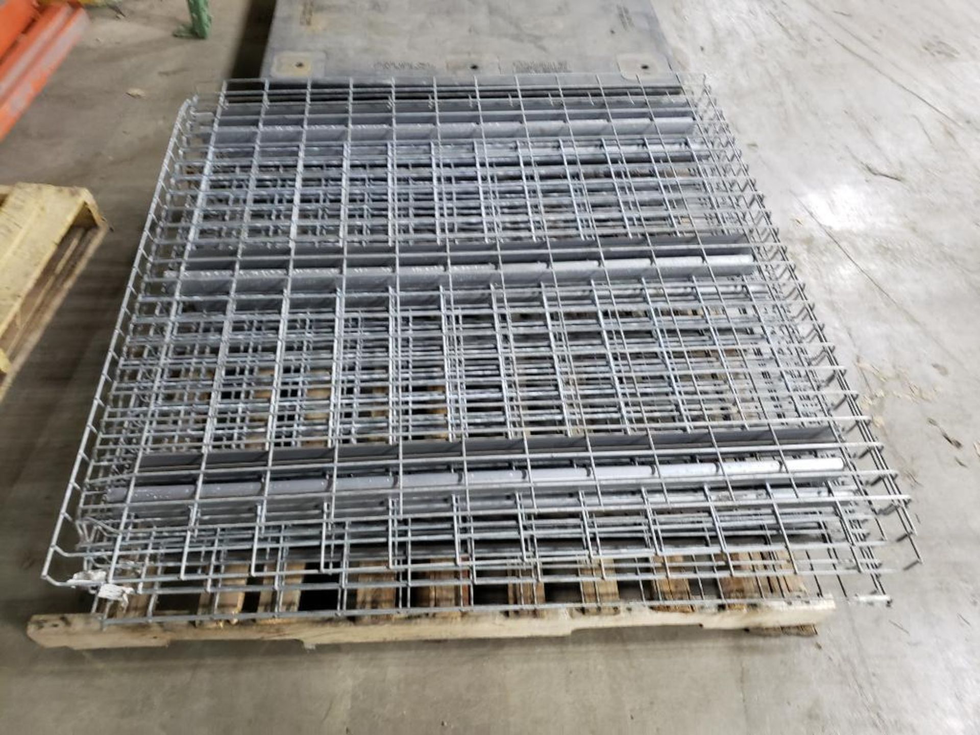 One section of pallet racking with cross bars and decking. - Image 4 of 4