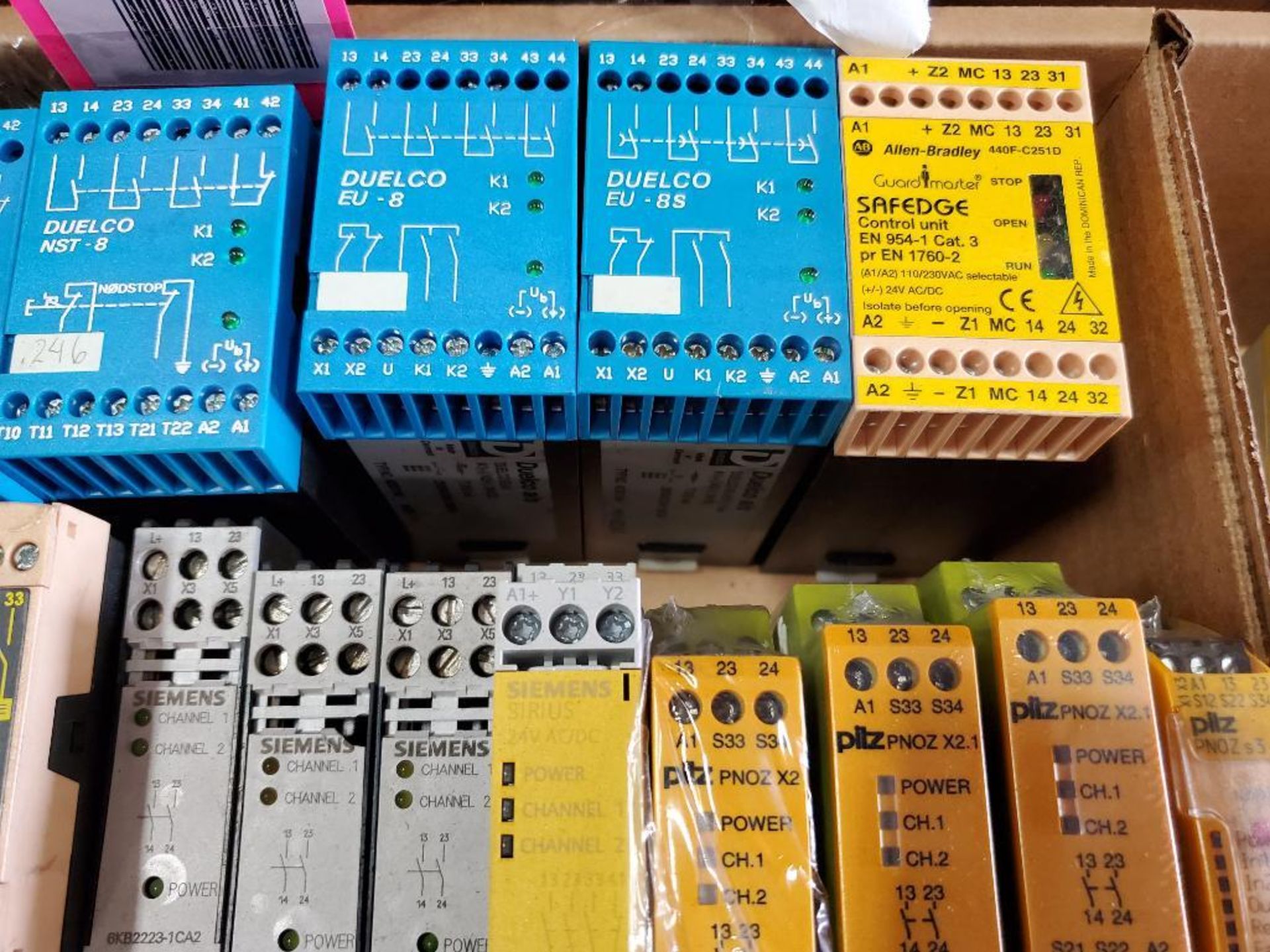 Large assortment of safety relays. - Image 3 of 6