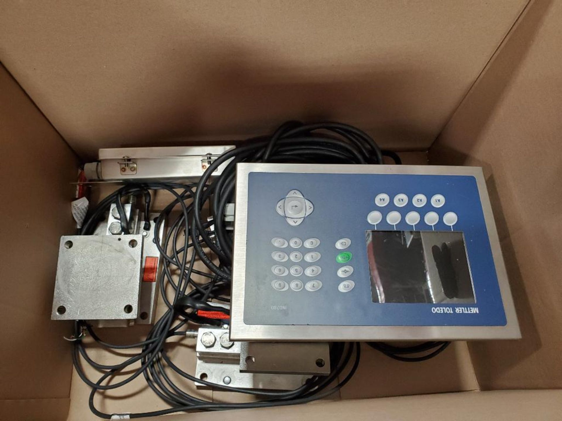 Mettler Toledo scale read out with load cells. Model IND780 controller.