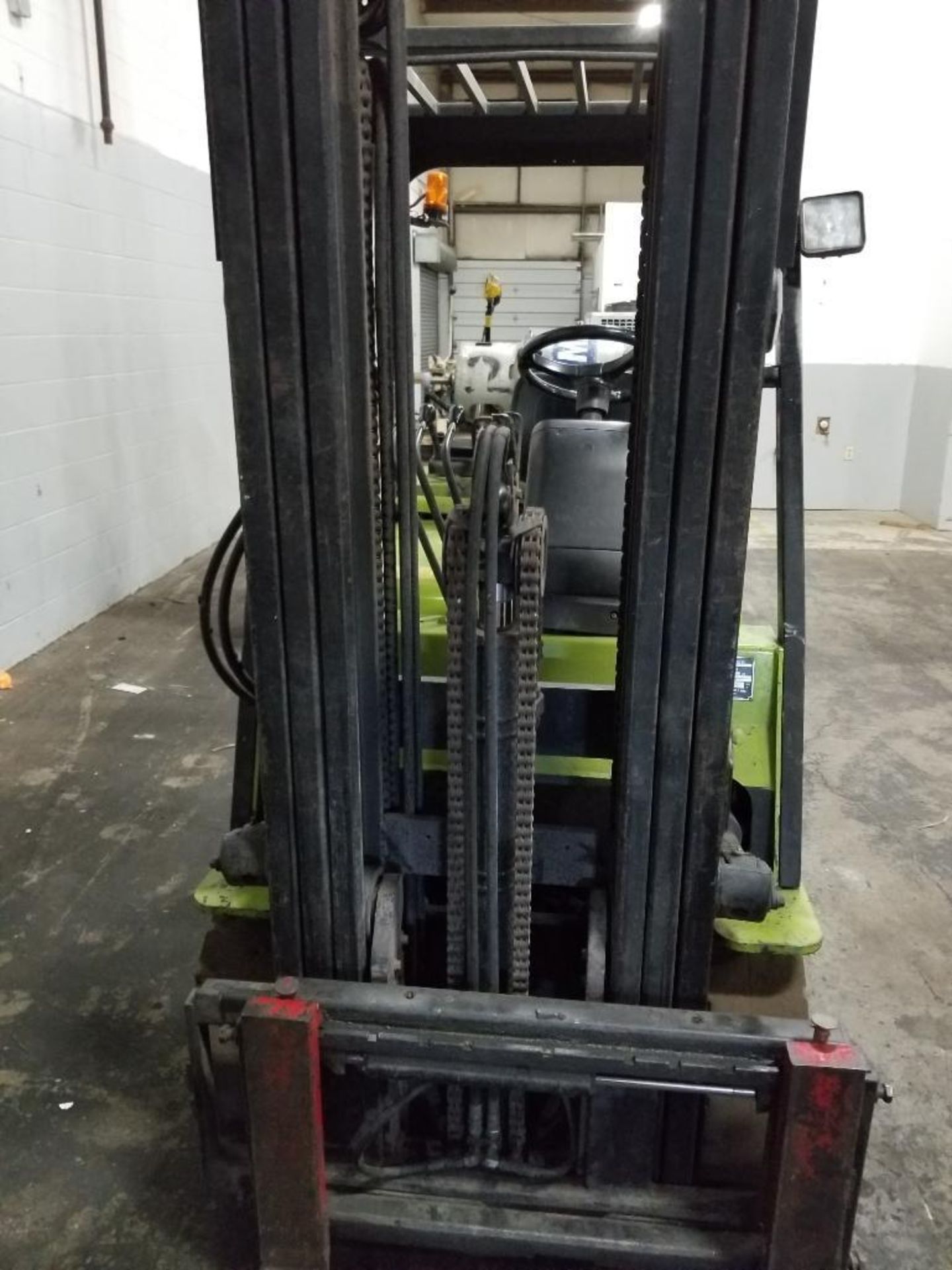 5000lb Mitsubishi propane forklift. Model FGC25K. 188in 3 stage lift w/ sideshift. - Image 9 of 27