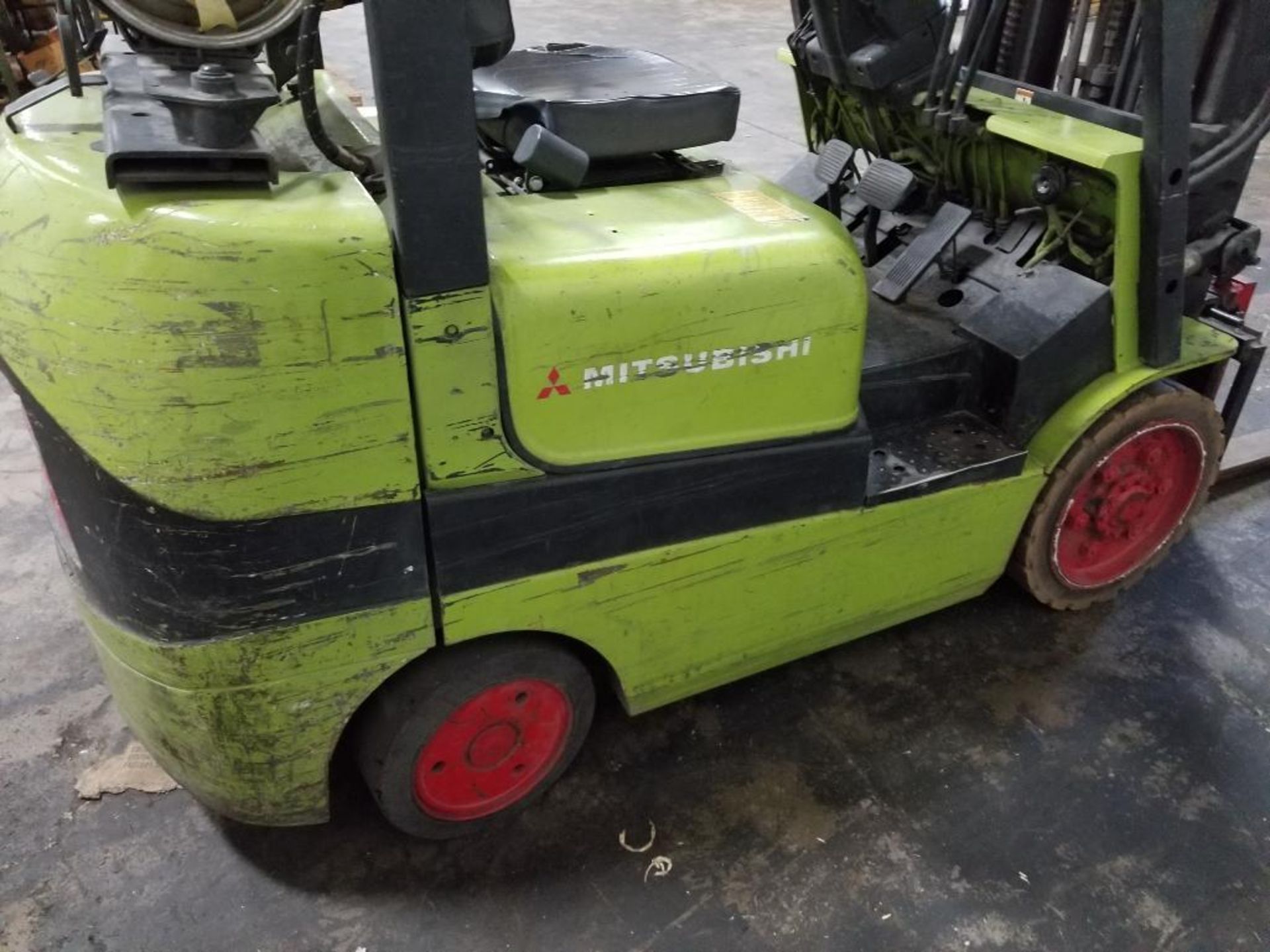 5000lb Mitsubishi propane forklift. Model FGC25K. 188in 3 stage lift w/ sideshift. - Image 24 of 27