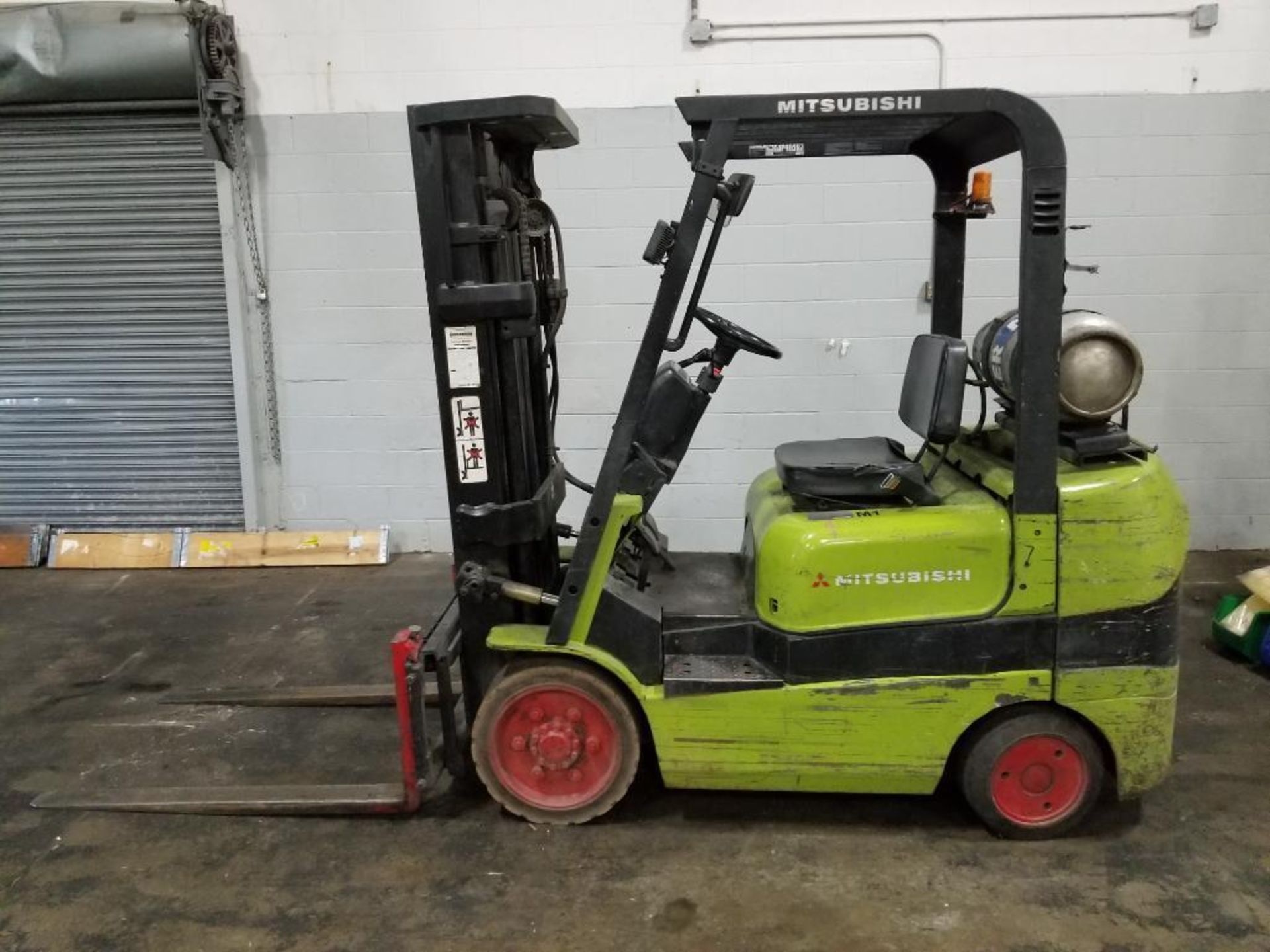 5000lb Mitsubishi propane forklift. Model FGC25K. 188in 3 stage lift w/ sideshift.