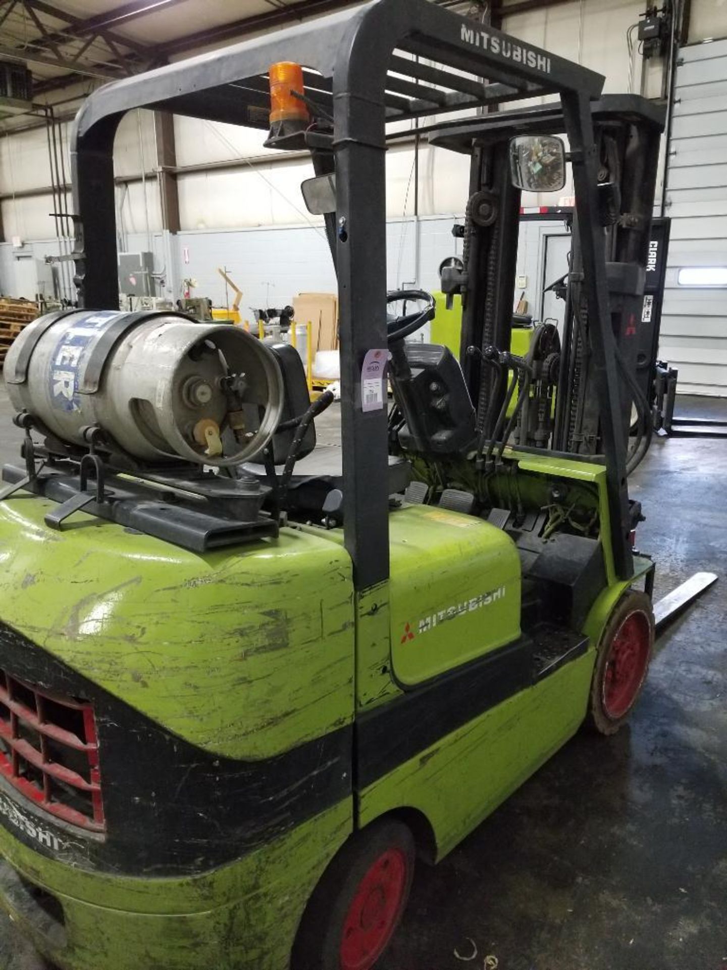 5000lb Mitsubishi propane forklift. Model FGC25K. 188in 3 stage lift w/ sideshift. - Image 26 of 27