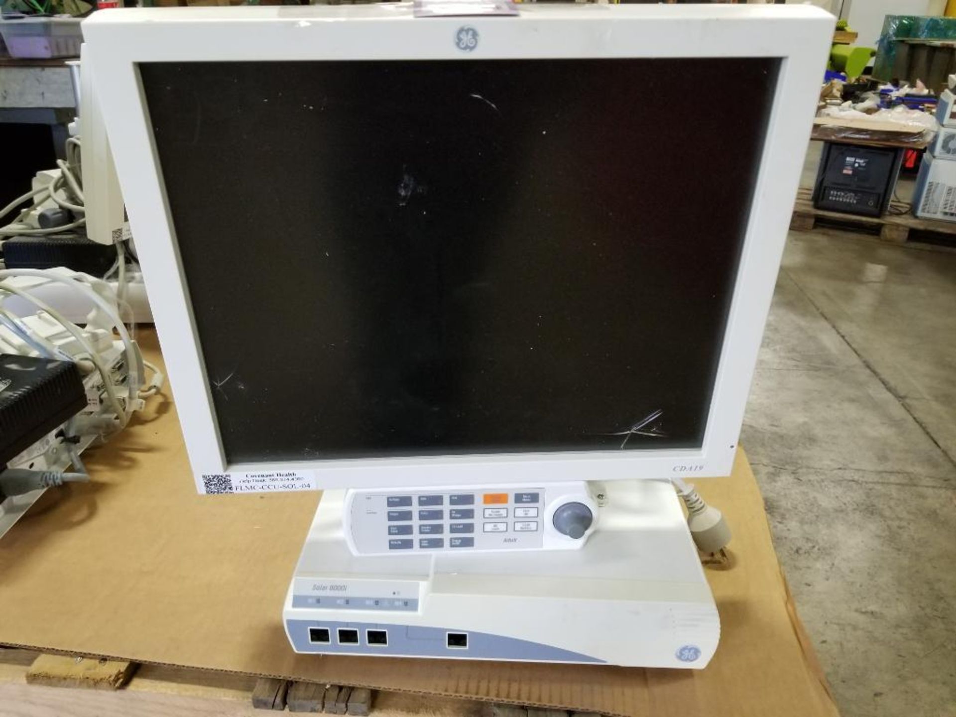 GE Solar 800i patient monitor.