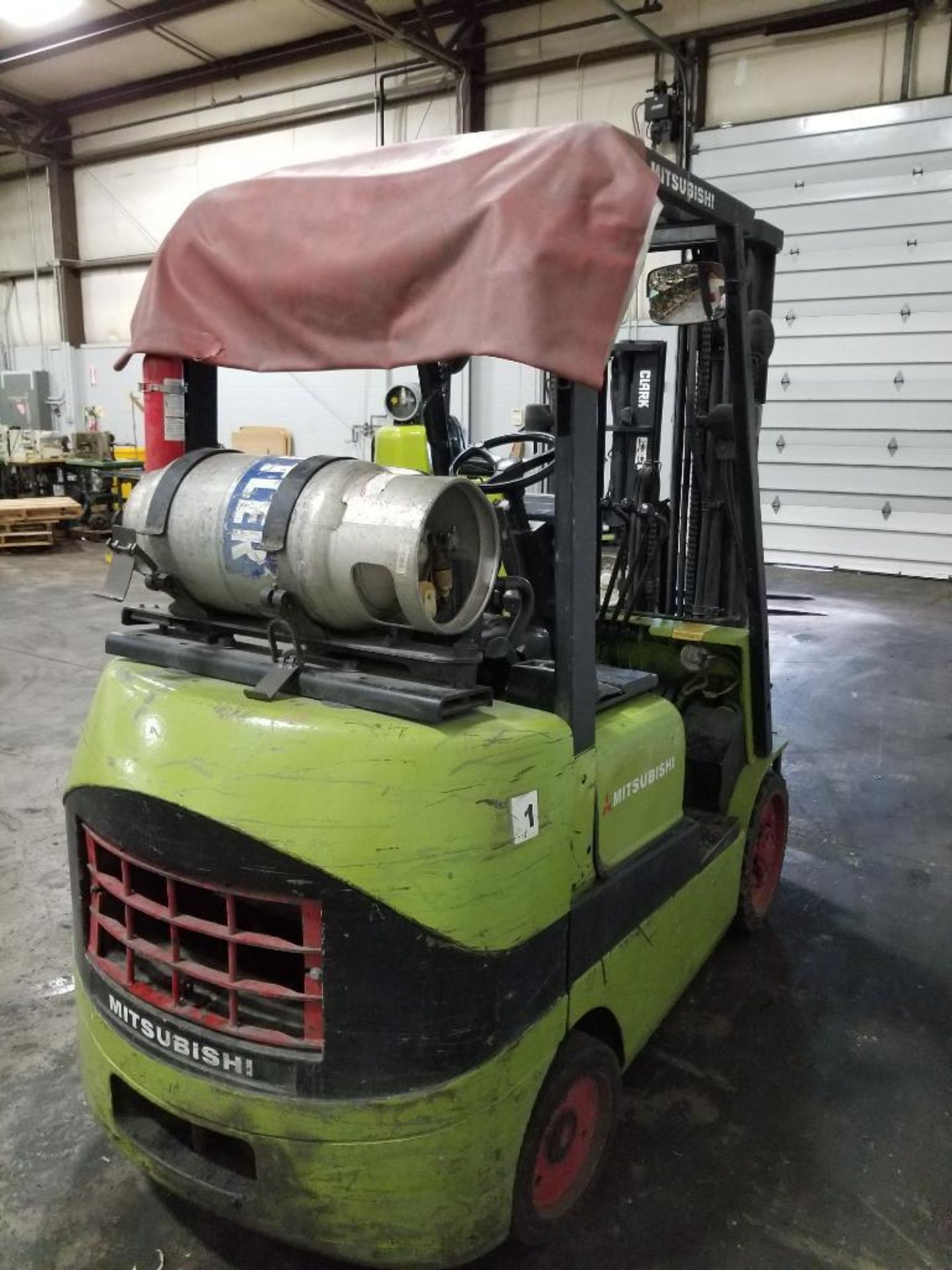 5000lb Mitsubishi propane forklift. Model FGC25K. 188in 3 stage lift w/ sideshift. - Image 21 of 23