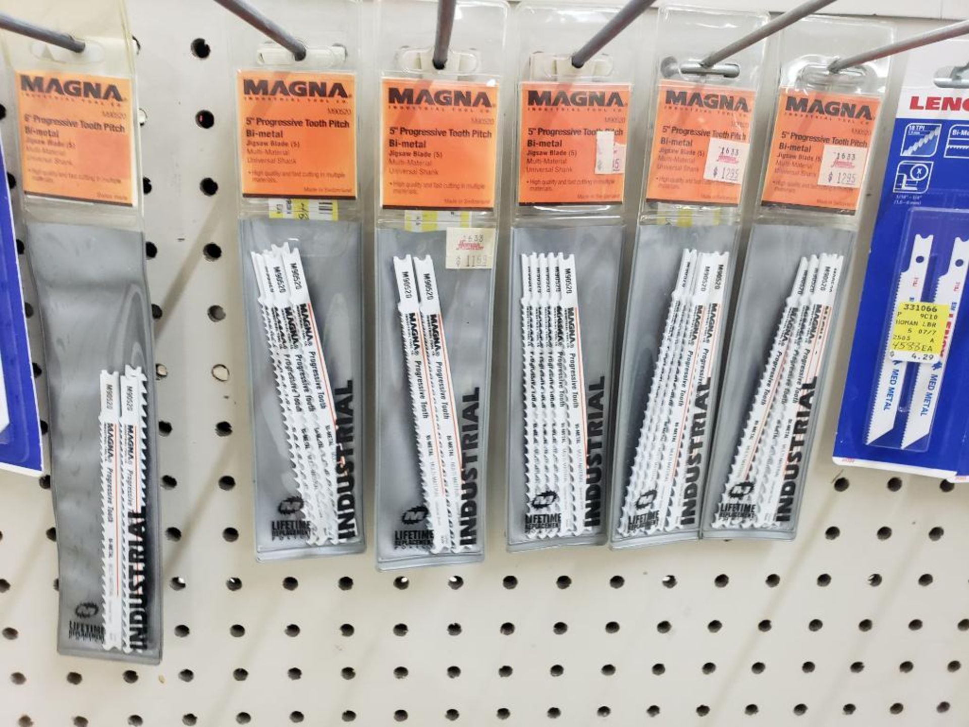 Assorted jigsaw blades. New in package. - Image 3 of 5