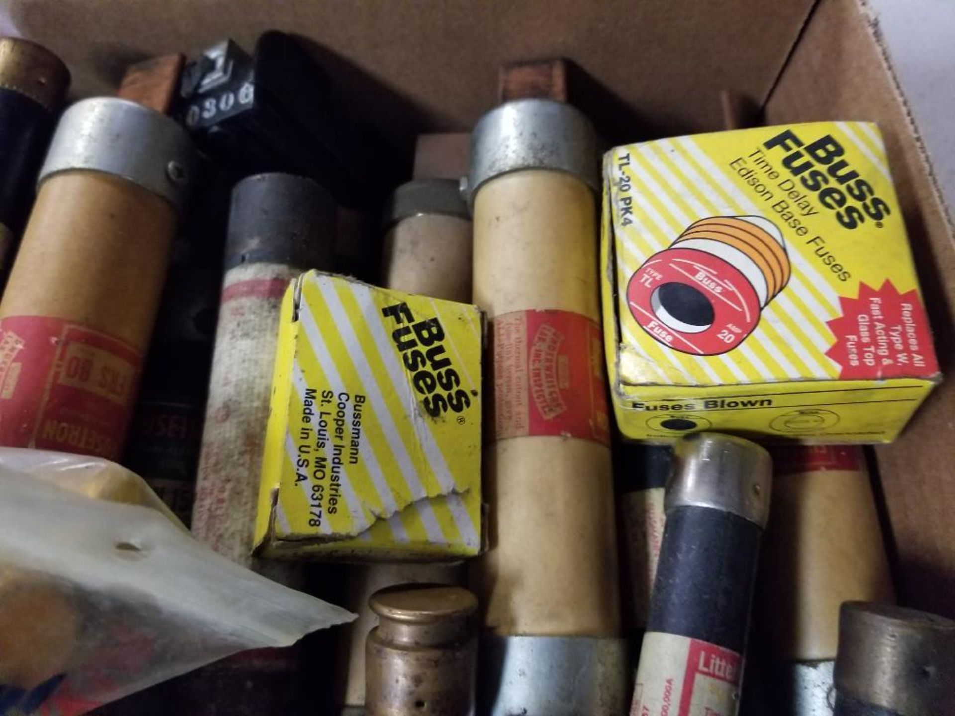 Large assortment of fuses. - Image 4 of 8