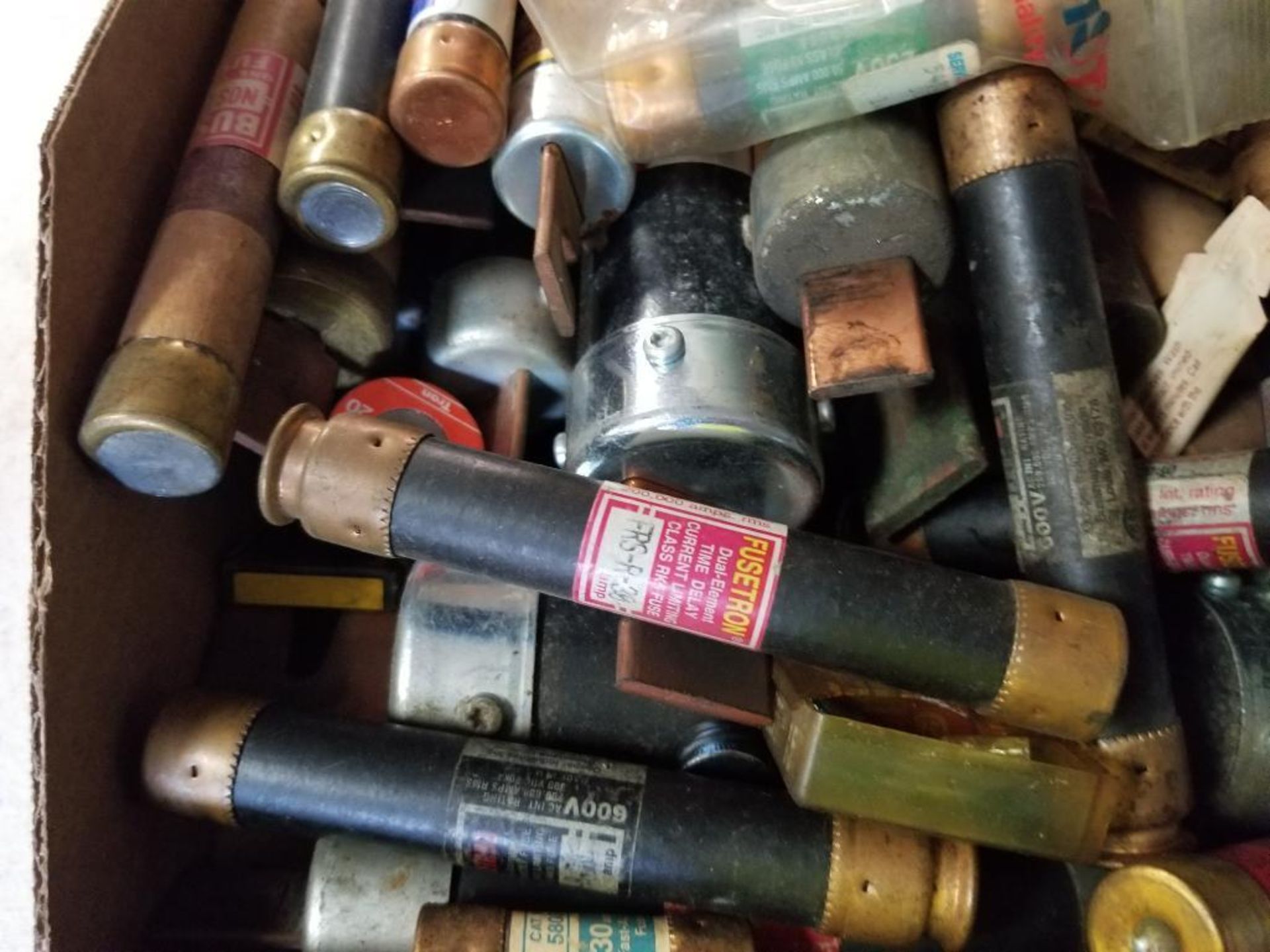Large assortment of fuses. - Image 3 of 8